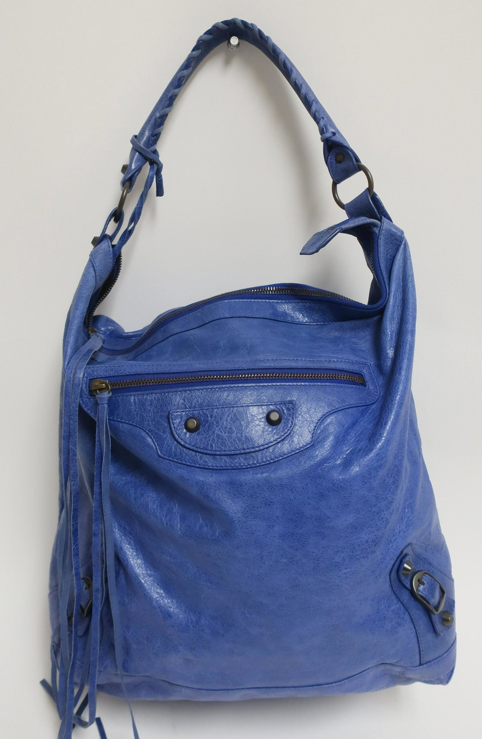 Balenciaga Classic Day Bag: Royal blue distressed leather exterior with black canvas interior. Serial # 140442.4363.001013. 16 x 12 x 5. 6" handle drop (GLO358)(EL)