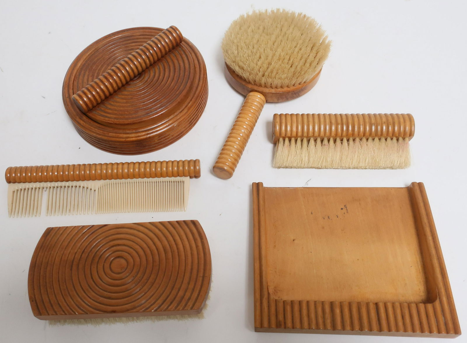 Art Deco Cherry Grooming Kit (1 of 5)