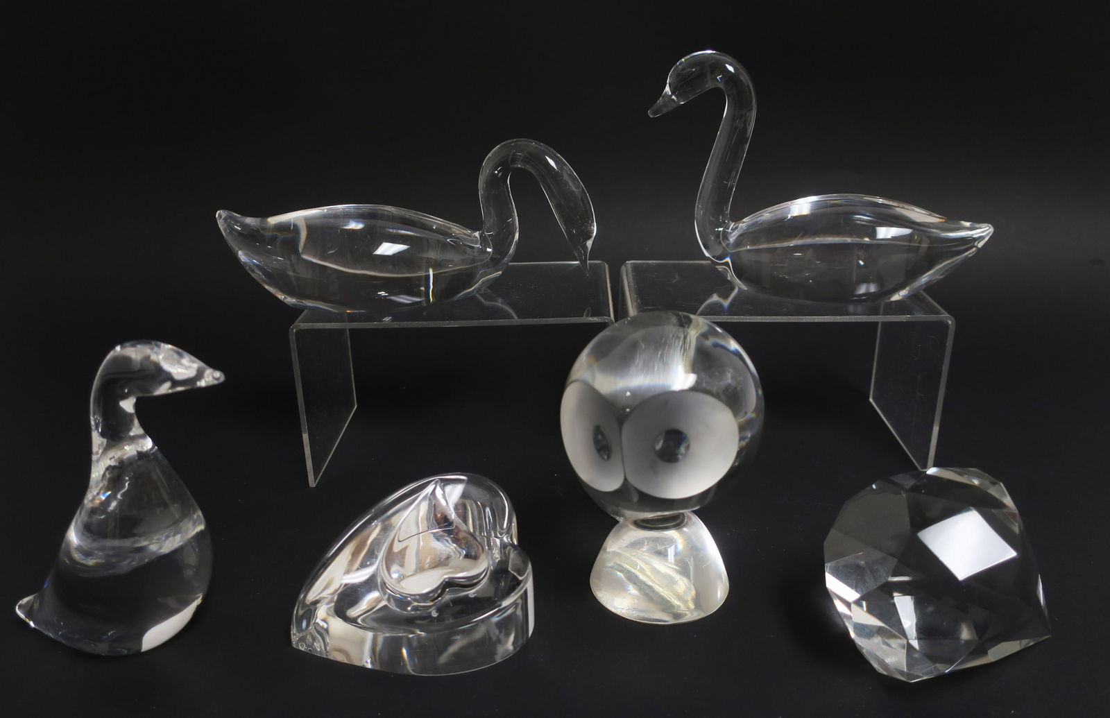 Steuben Aviary Figures, Heart Paperweight (1 of 7)