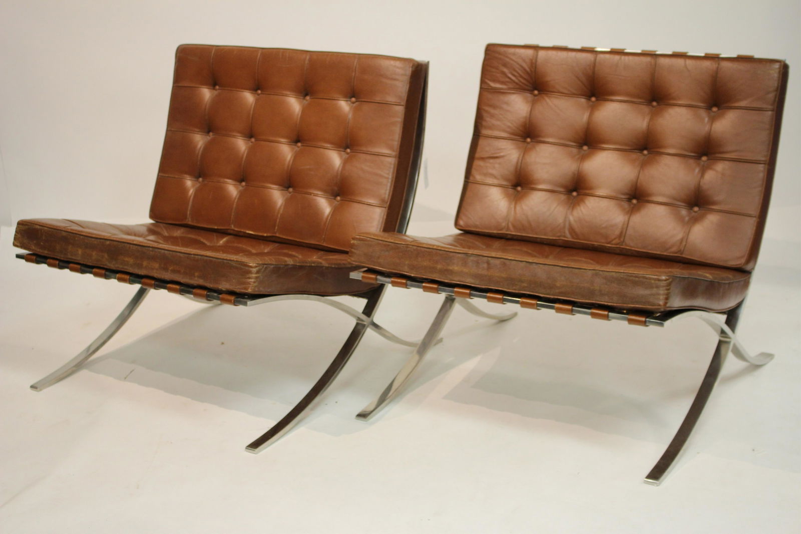 Pr Barcelona Leather S/S Chairs for Knoll 1965 (1 of 8)