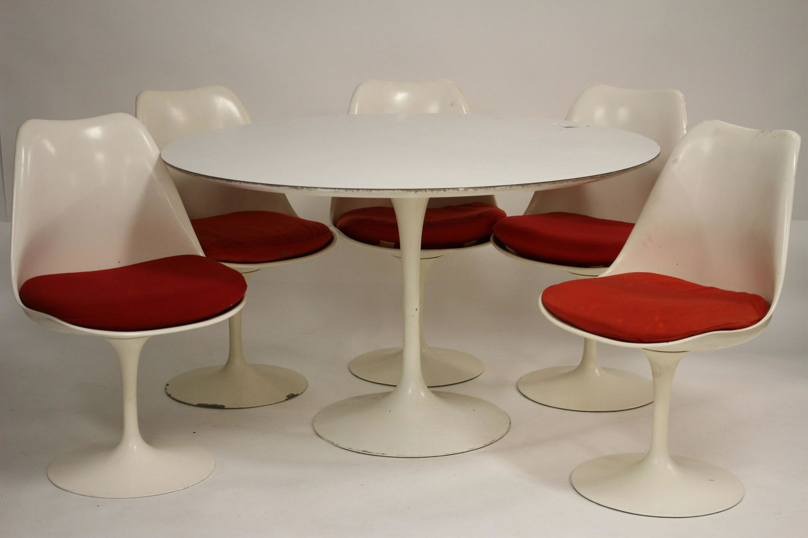 Eero Saarinen Tulip Form Breakfast Table & 5 Chair (1 of 12)