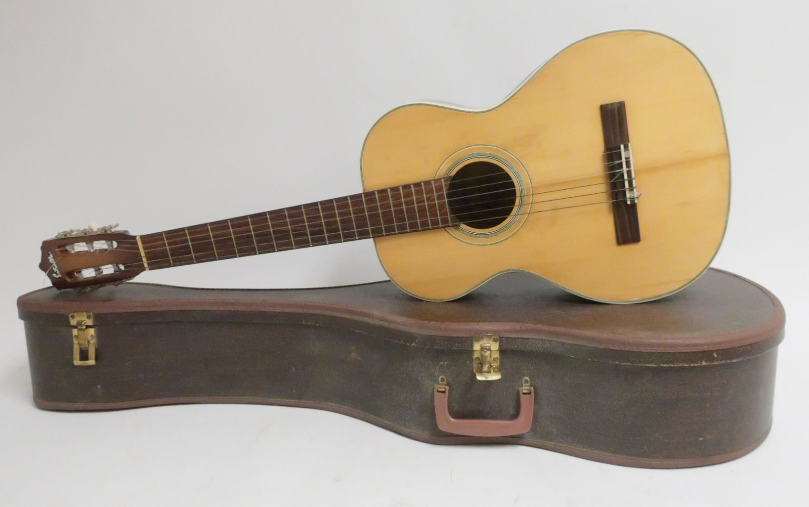 Estrella Guitarra Clasica De Espana Guitar: 6 string. Made in Japan. Spruce and mahogany. "Japan" stamped into wood back of headstock. With fitted hard case Dimensions: 39"L