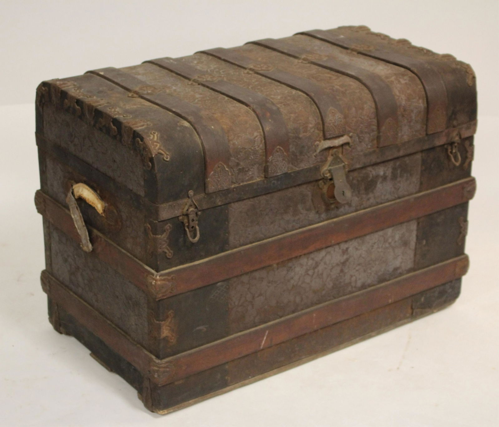 Old Tin & Wood Trunk (1 of 5)