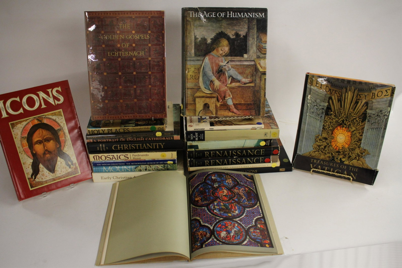 Religious Art Book Lot: Book lot of religious art, icons, renaissance art Dimensions: Largest size is: 11" x 14"