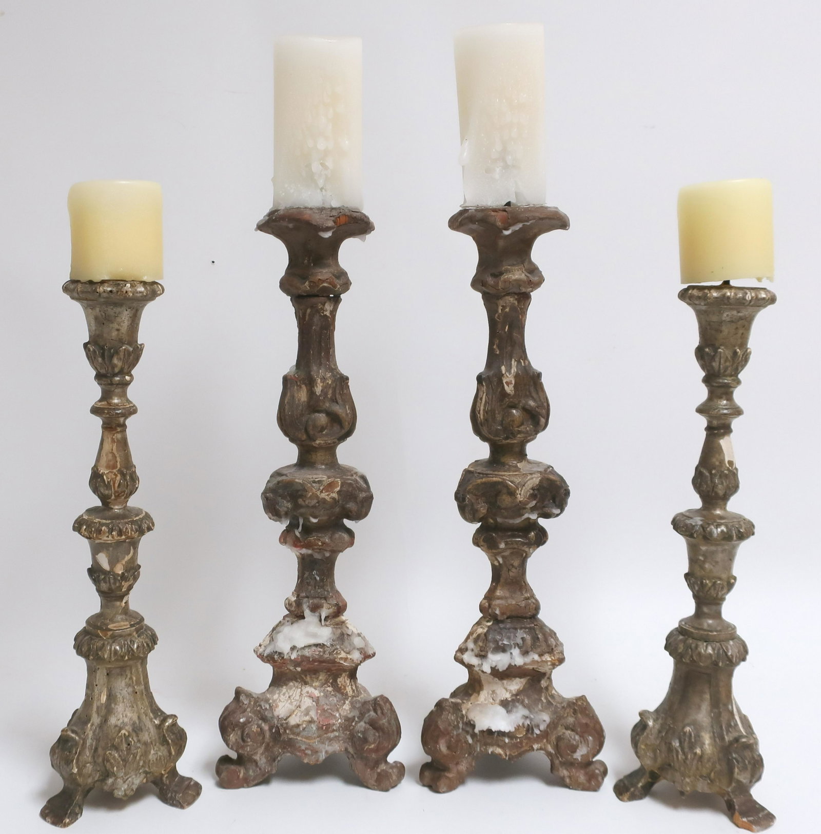 4 Italian Baroque Pricket Altar Sticks, 17/18 C.: 4 Italian Baroque Carved Pricket Altar Sticks, 17th/18th C. Dimensions: 17 1/2" H x 19 3/4" H, excluding candles. (PKEI1021/4)(WT)