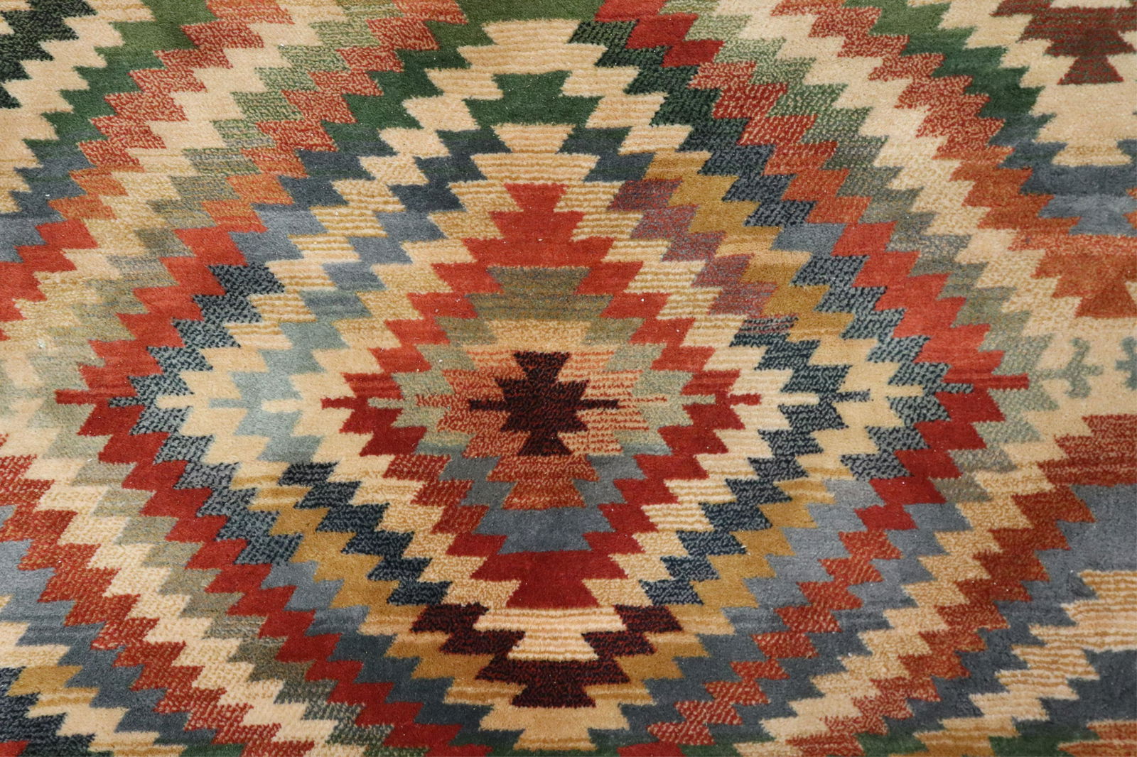 Courtisan Wool Machine Made Rug (1 of 4)