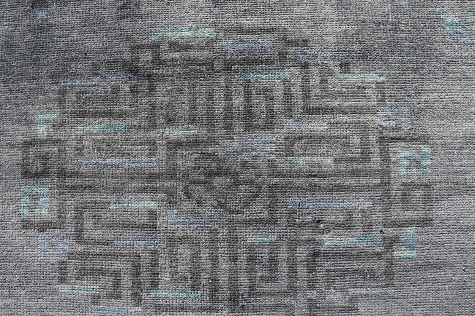 Room and Board "Amira" Wool Rug, 8'-2" x 11'-6": Room and Board "Amira" Wool Pile Rug, handmade in India, colors black and indigo (EBAZ2894)(MM) Dimensions: 8'-2" x 11'-6"