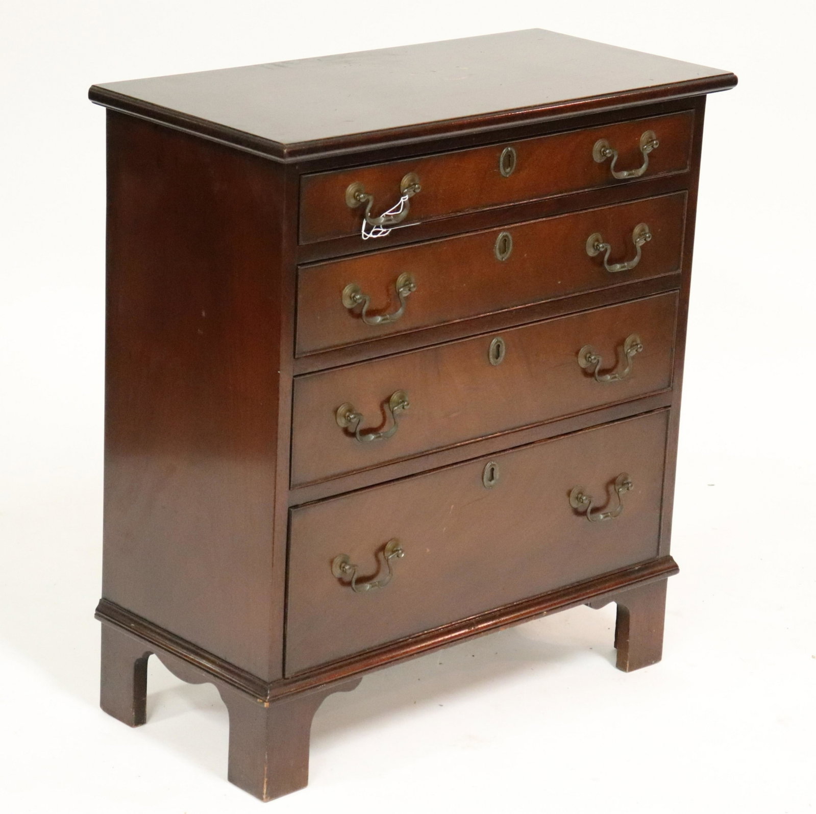 George III Style Mahogany Bachelors Chest: (XWEA1134)(MS) Dimensions: 29.25 H x 26.75 W x 13 D
