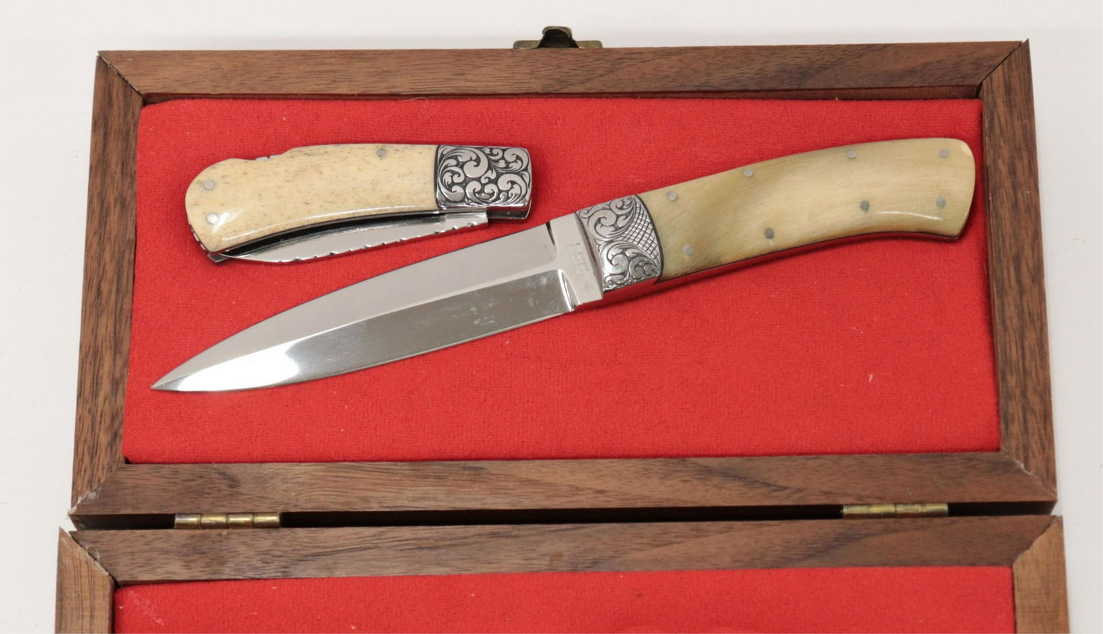 Boxed Set of 2 Lee Jr. Knives (1 of 4)