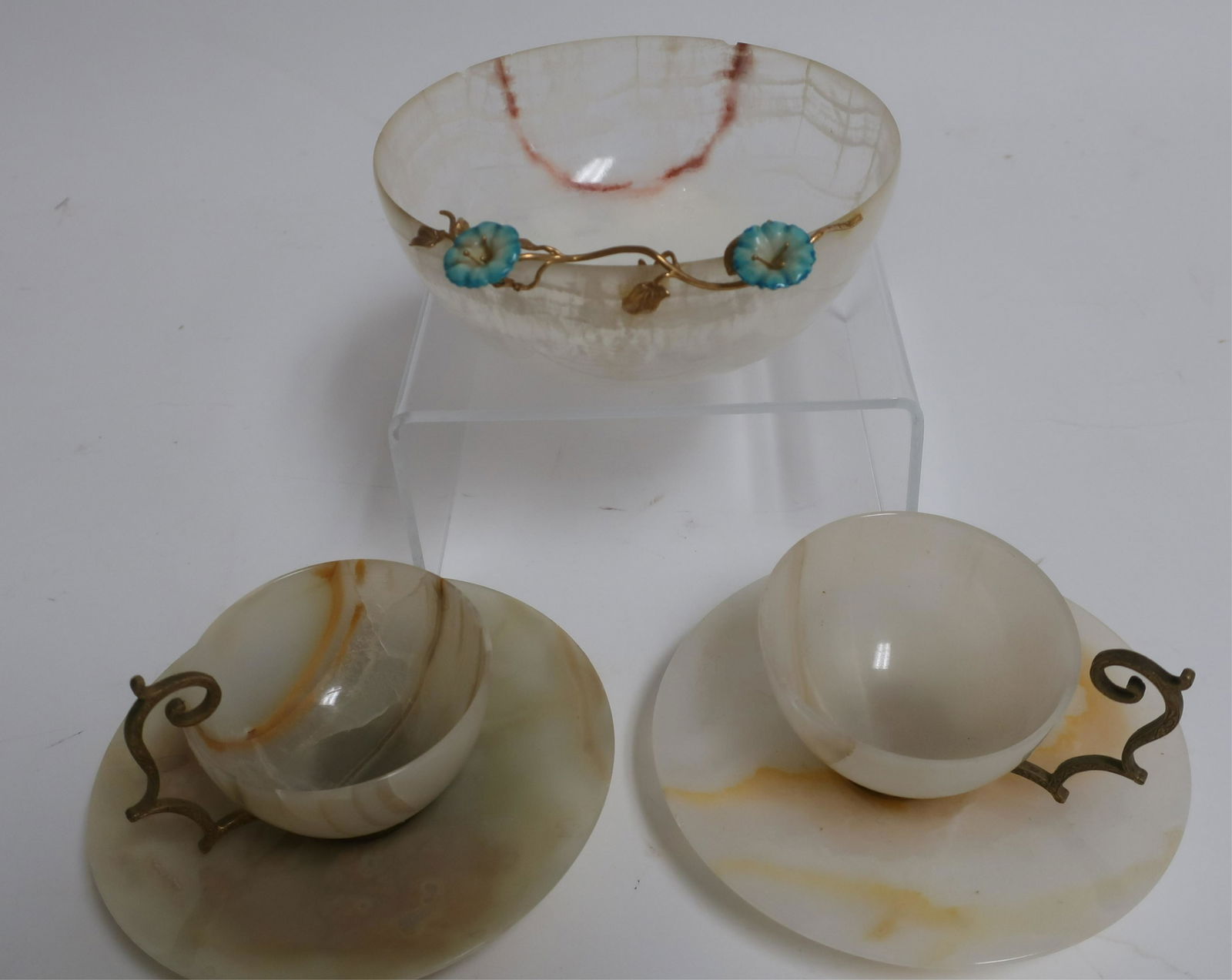 Onyx Pair Cups & Saucers & Bowl (1 of 3)