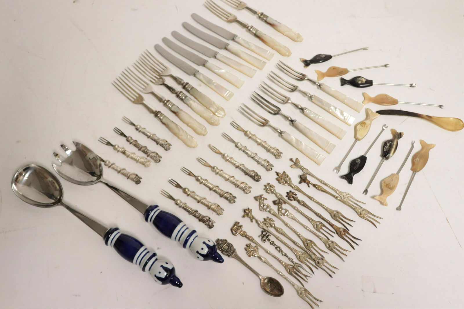 16 Pearl Handled Dessert Knives & Forks (1 of 4)