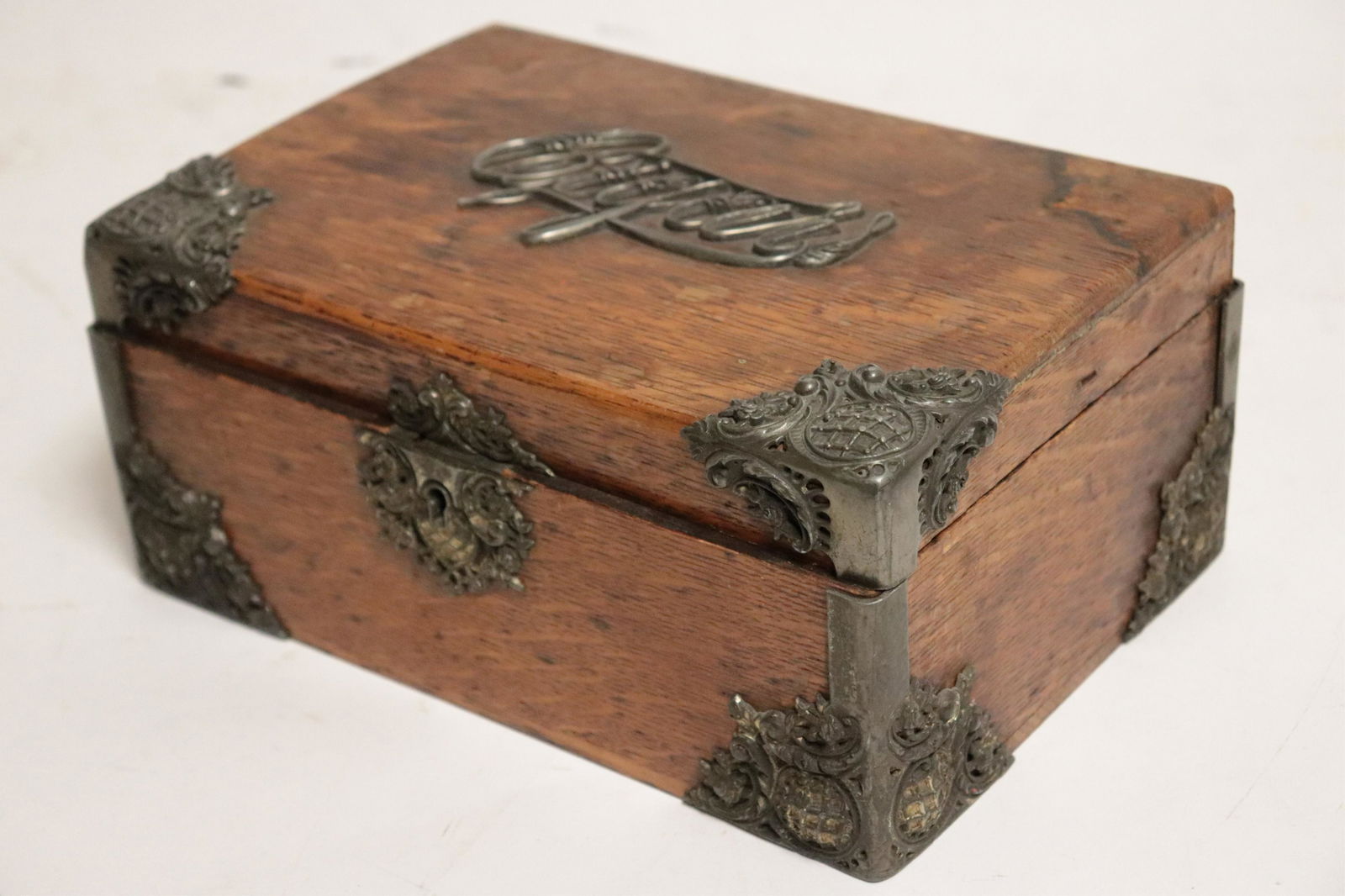 Oak Cigar Box (1 of 2)