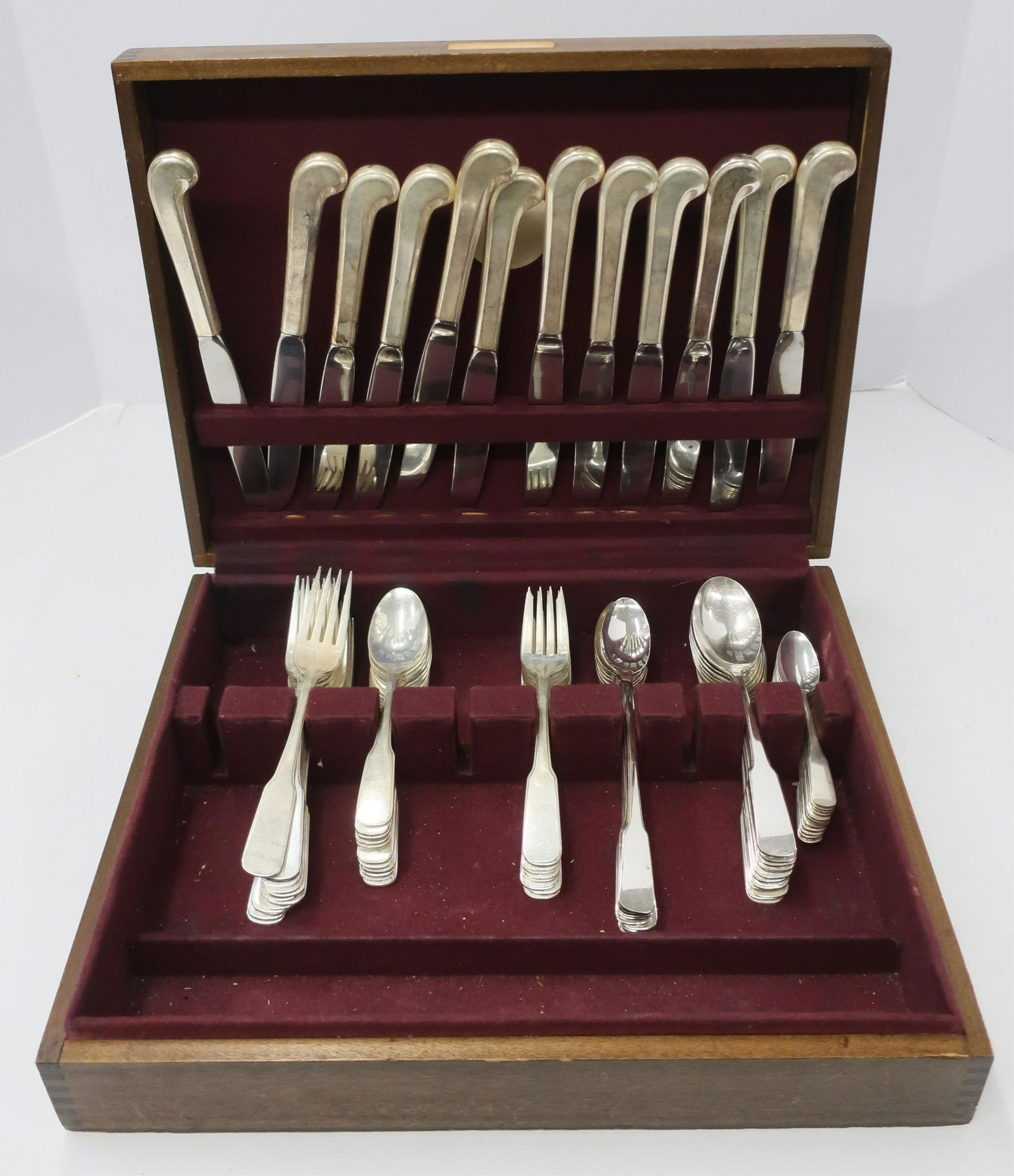 International Silverplate Flatware Fiddle Pattern (1 of 2)