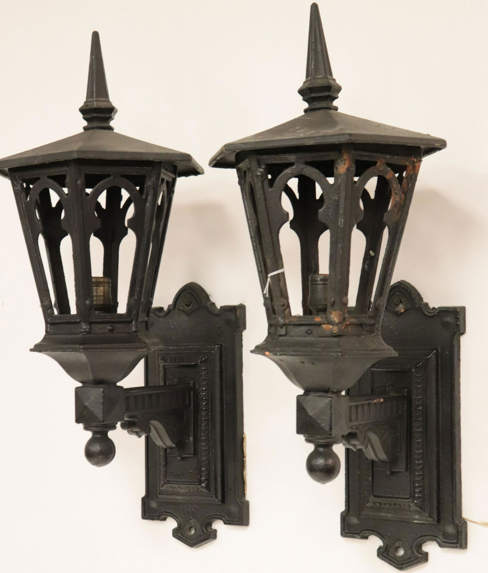 Pair of Hexagonal Large Cast Iron Wall Lanterns (1 of 4)
