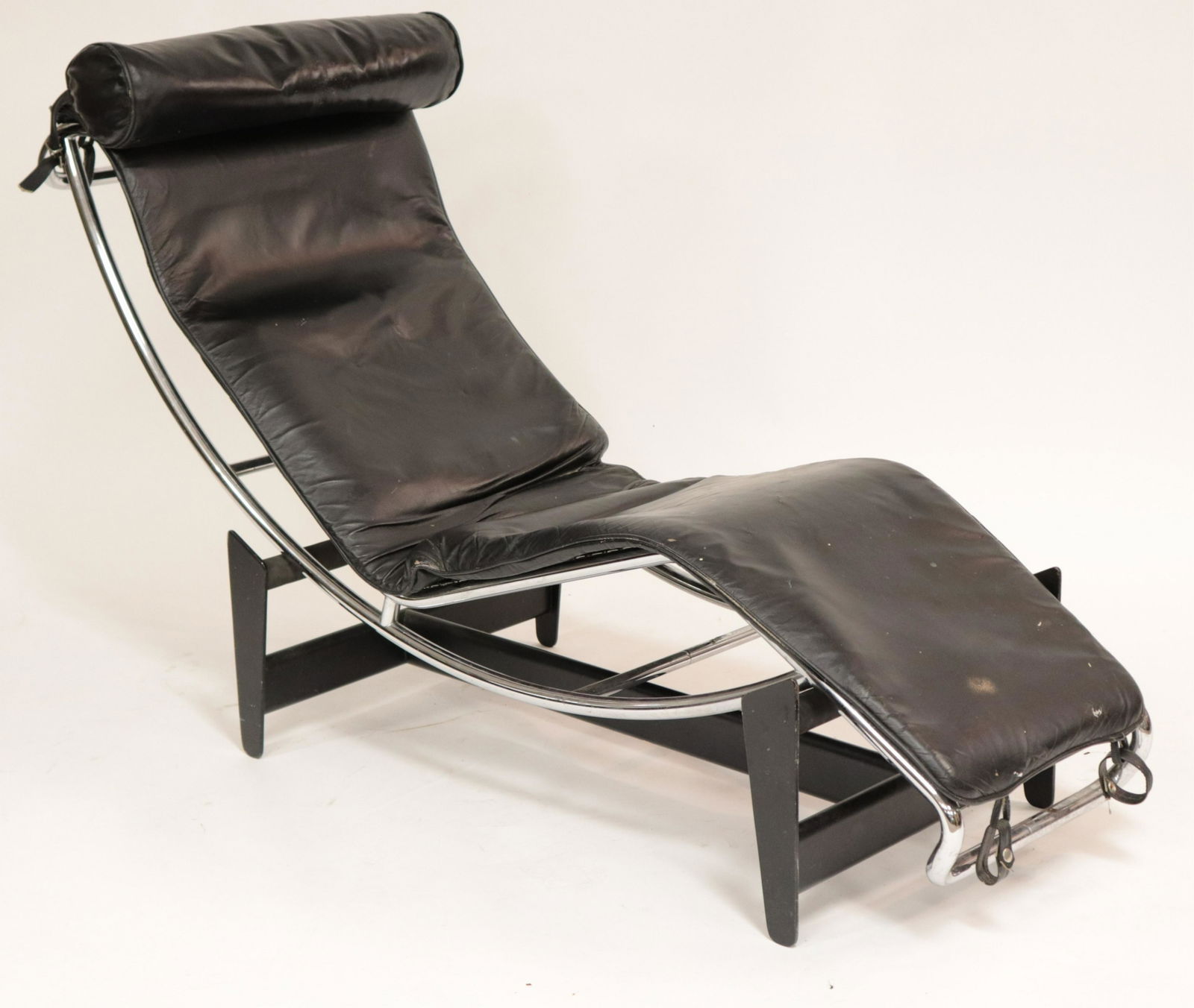 Le Corbusier for Cassina LC4 Chaise Lounge (1 of 6)