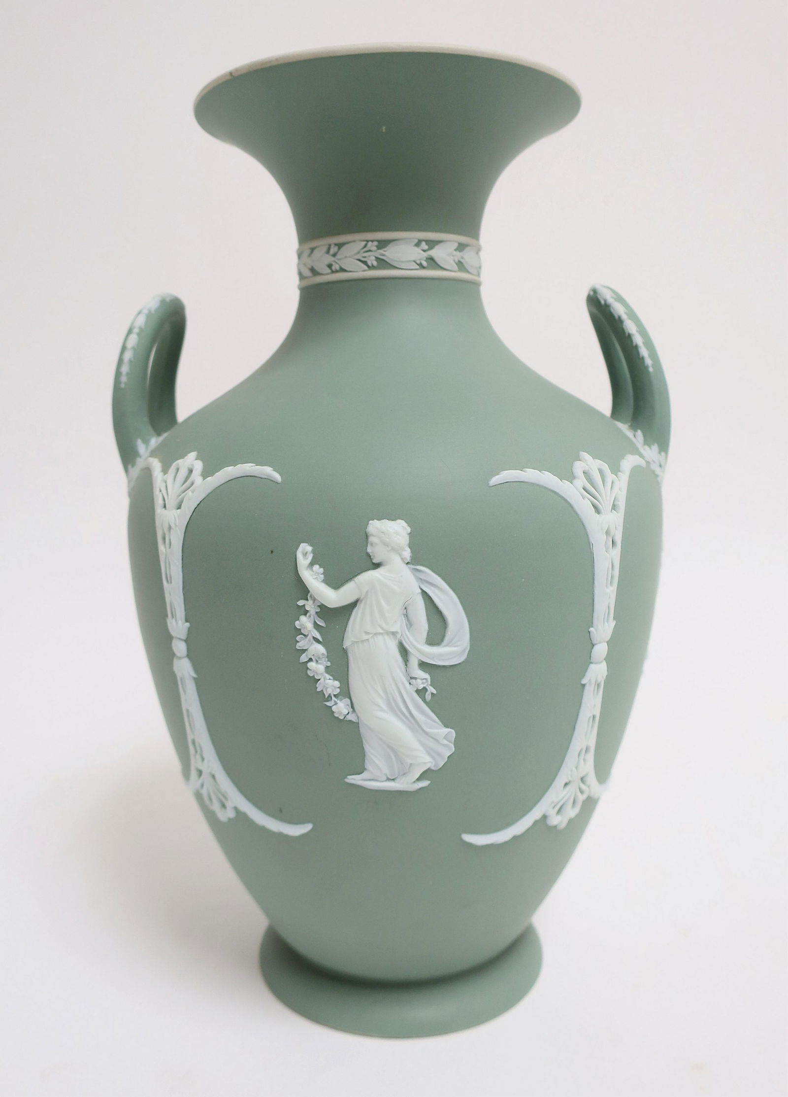 Wedgwood Jasper Dip Green 2-Handled Vase (1 of 5)