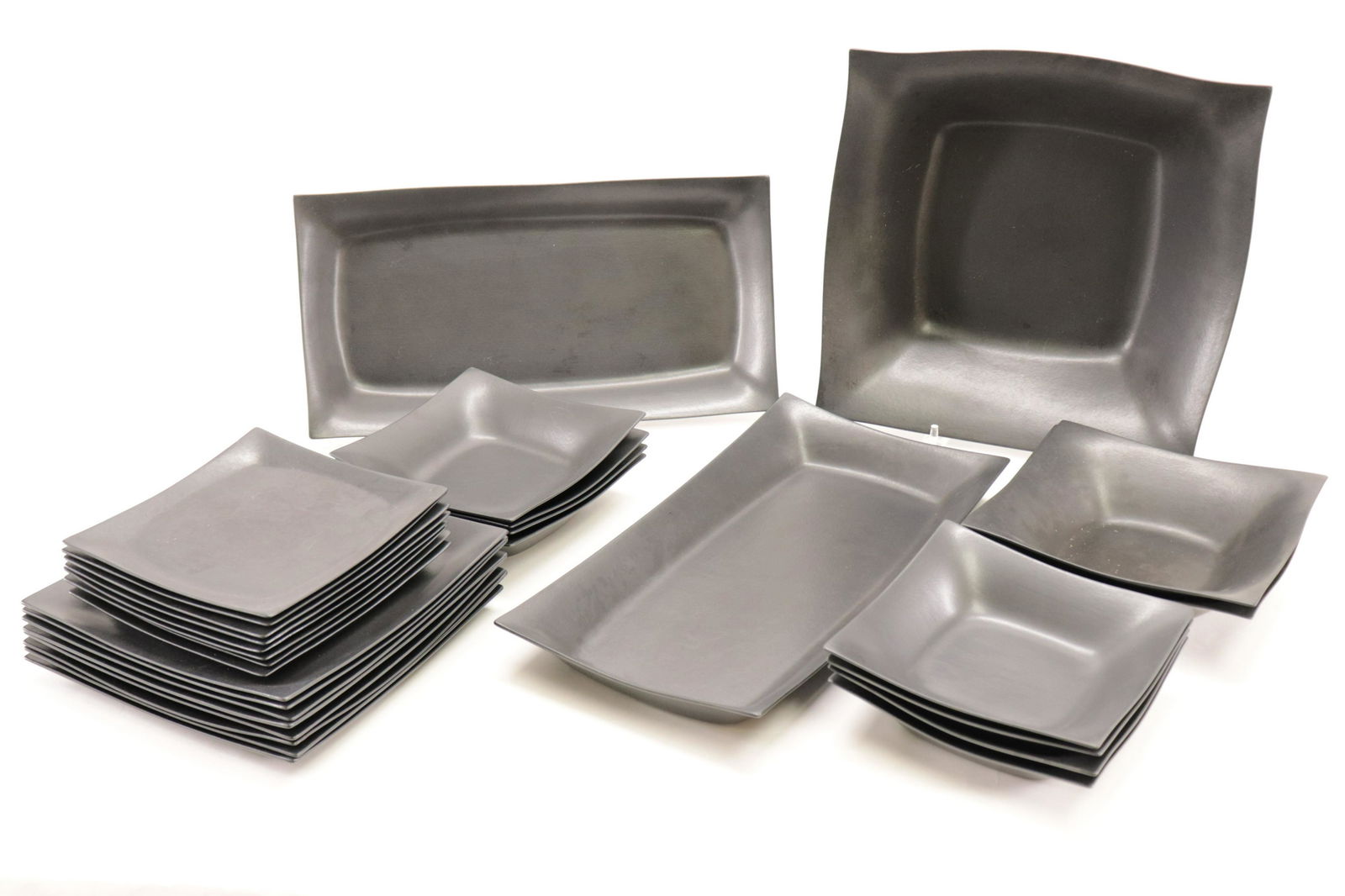 Armani Casa Matte Black Porcelain Dinner Svc for 8: Armani Casa Matte Black Porcelain Dinner Service for 8, 3 plate sizes and 5 serving dishes, bowls Dimensions: Smallest dishes 8" Sq., Largest bowl 13 1/2" sq. (EBAZ5174/29)(WT)