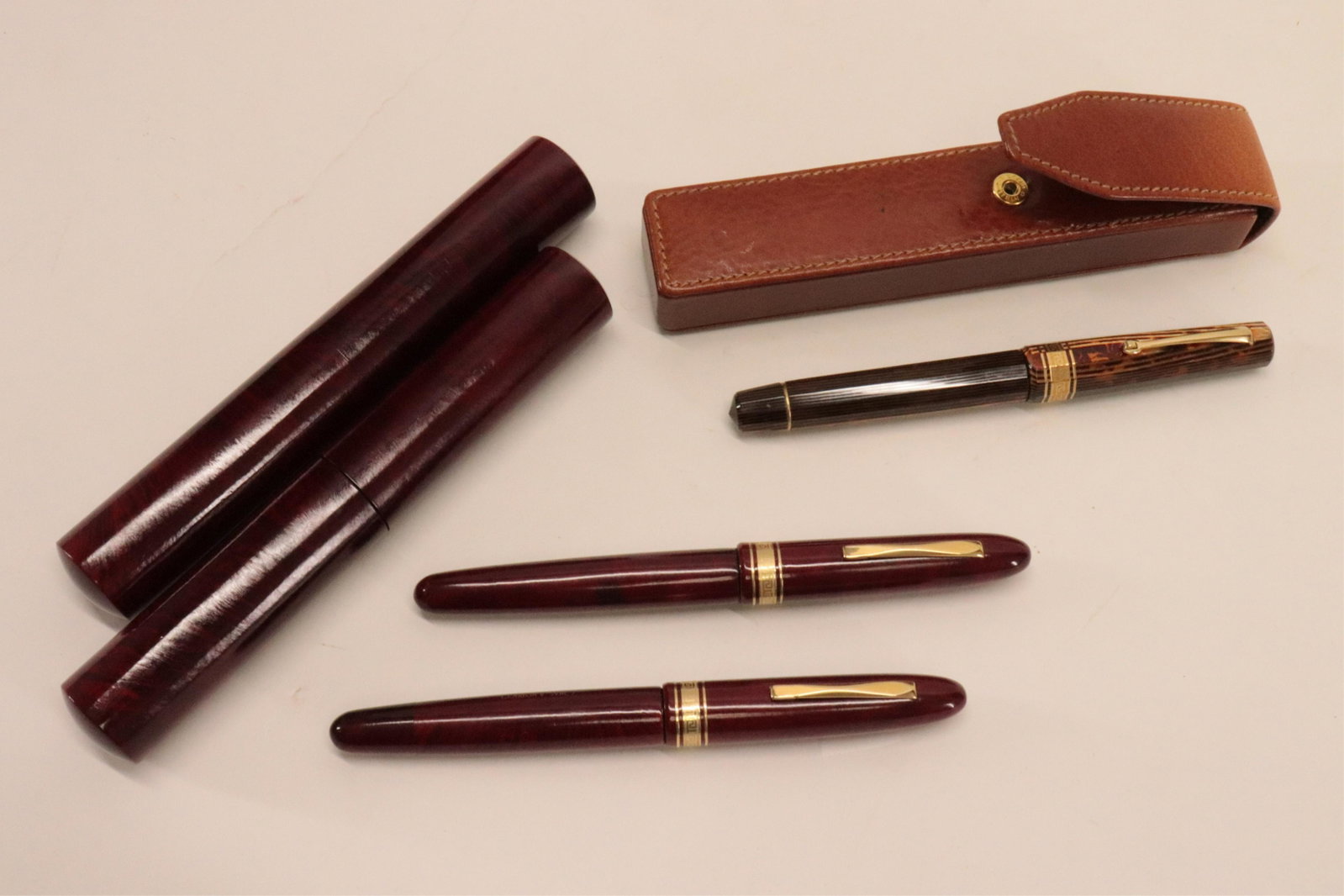 3 Omar Fountain Pens: 3 Omar Fountain Pens with 18K nibs & cases Dimensions: Longest case 6 1/4" L (EBAZ5261/3)(WT)