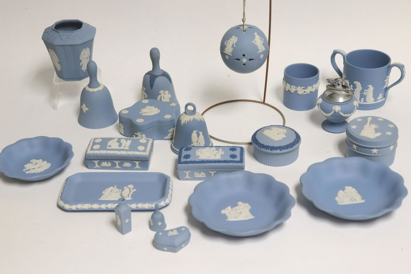 21 Light Blue Wedgwood Jasperware Smalls (1 of 8)