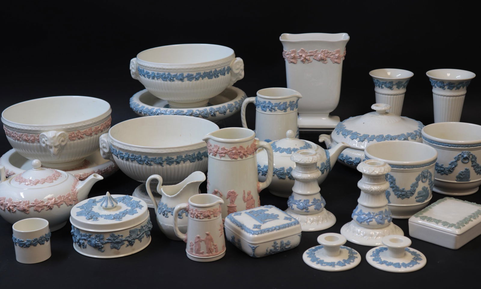 Approx. 25 Pieces of Wedgwood Queensware (1 of 12)