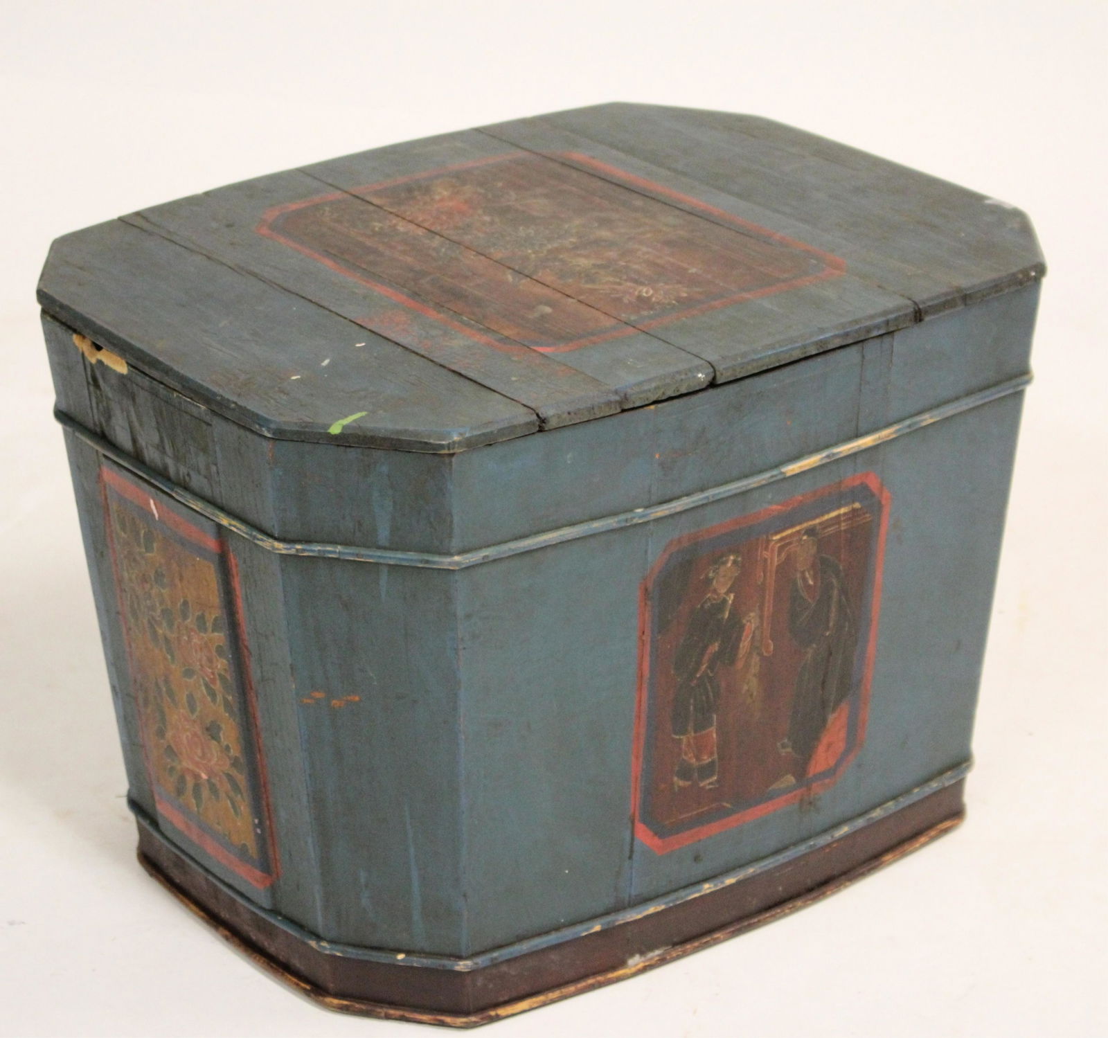 Octagonal Paint Decorated Asian Lidded Box: Octagonal Paint Decorated Asian Box, Late 19th -E. 2oth C. Dimensions: 15 x 22 x 17 Property from a Sharon, CT residence (WOST939)(MM)