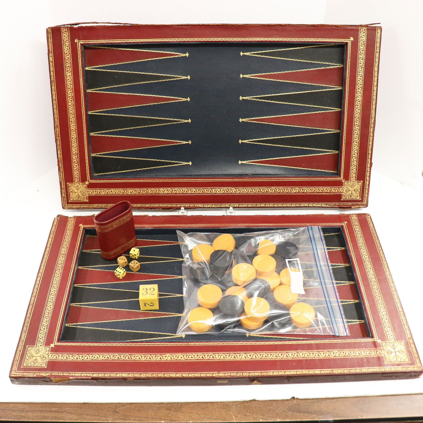 Backgammon Game in Leather Case (1 of 2)