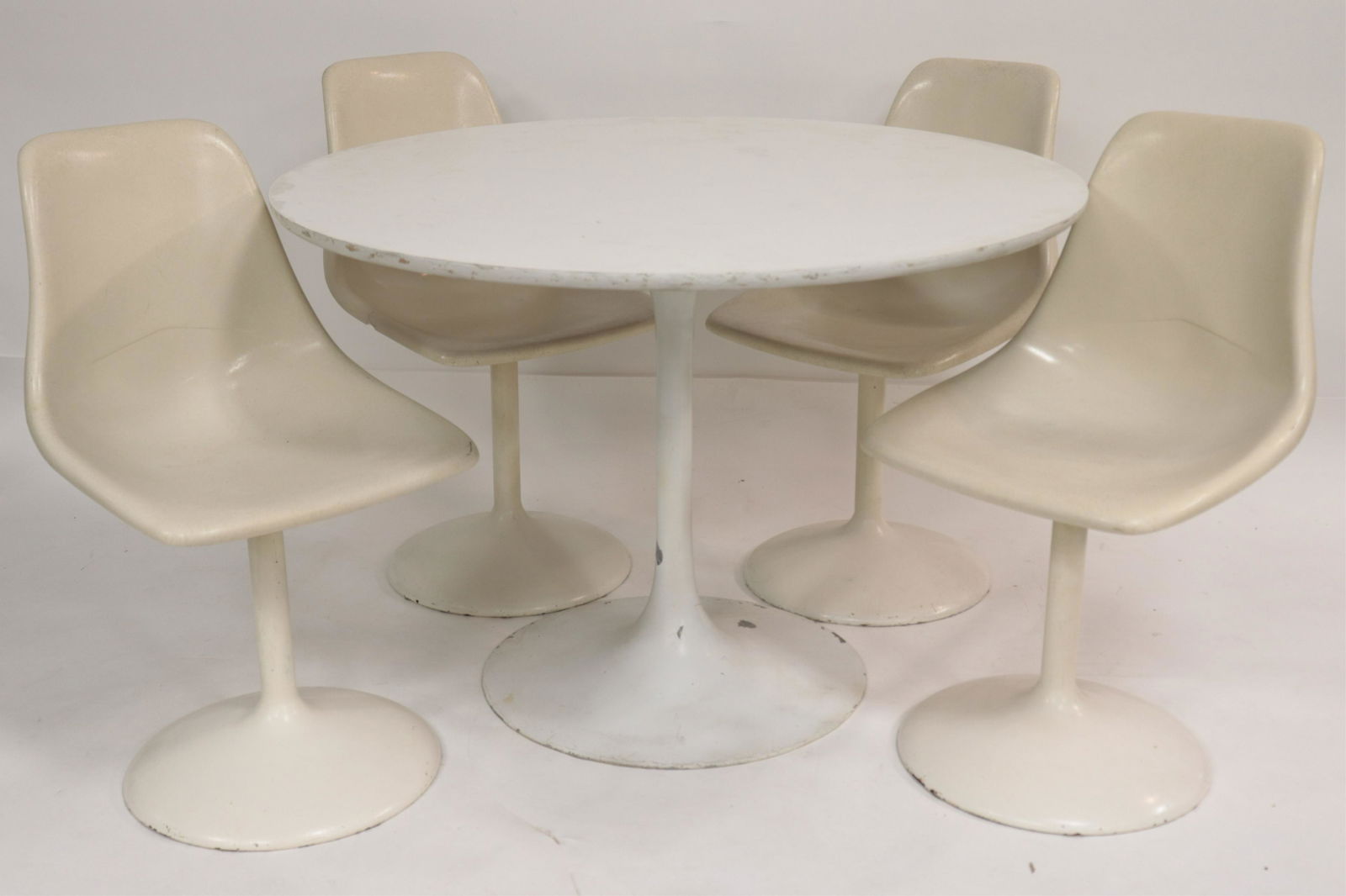 Eero Saarinen Style White Lacquer Table & 4 Chairs (1 of 9)