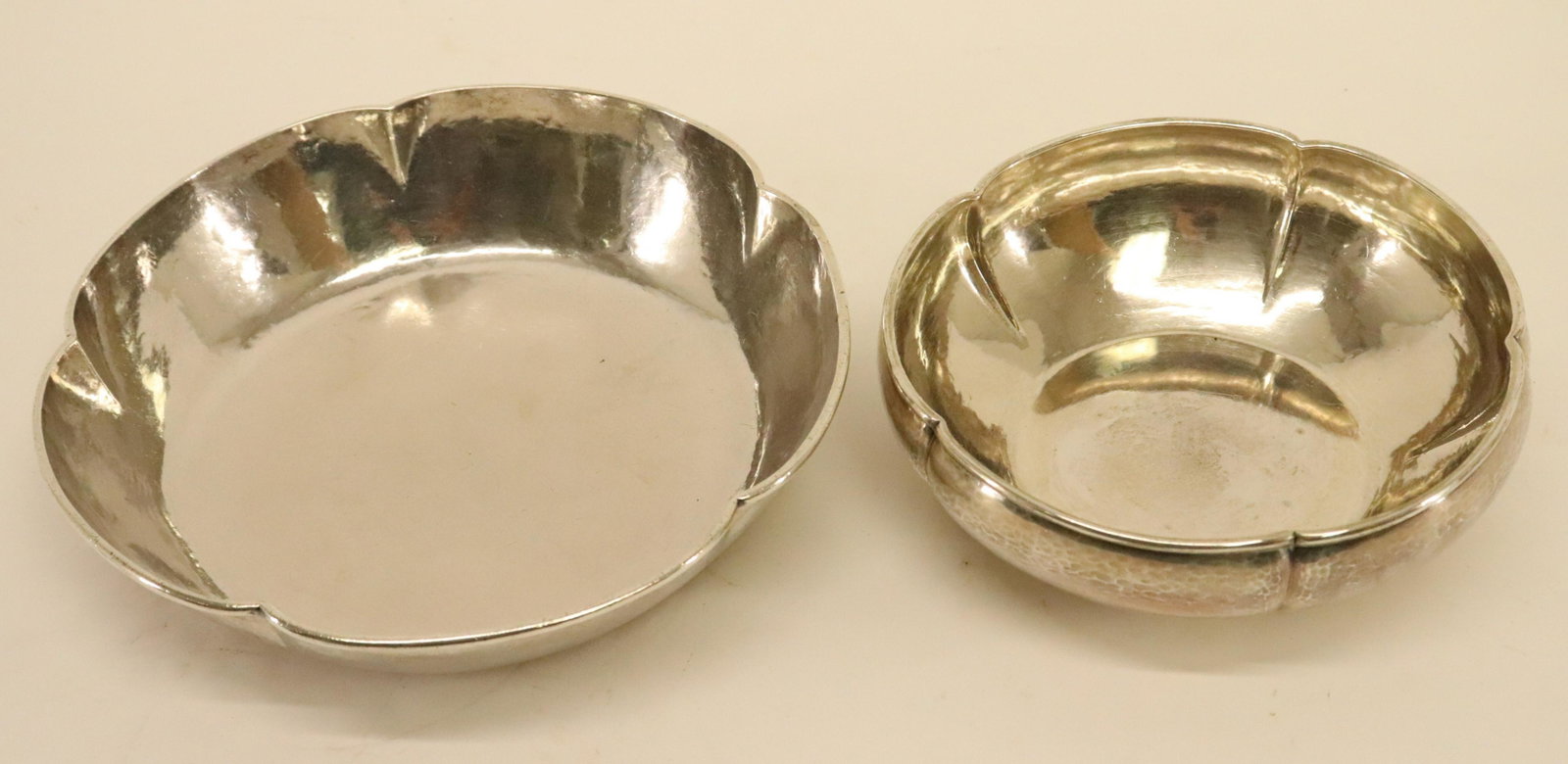 2 Sterling Silver Kalo Shop Bowls, Chicago & NY: 2 Sterling Silver Kalo Shop Bowls, Chicago & New York, hand wrought 724F & 18S. 18.2 ozt. Dimensions: 1 3/4" H x 7 3/4" dia and 2" H x 5 3/4" Property from the Estate of Sara E. Vagliano (DVIA9453/2)(