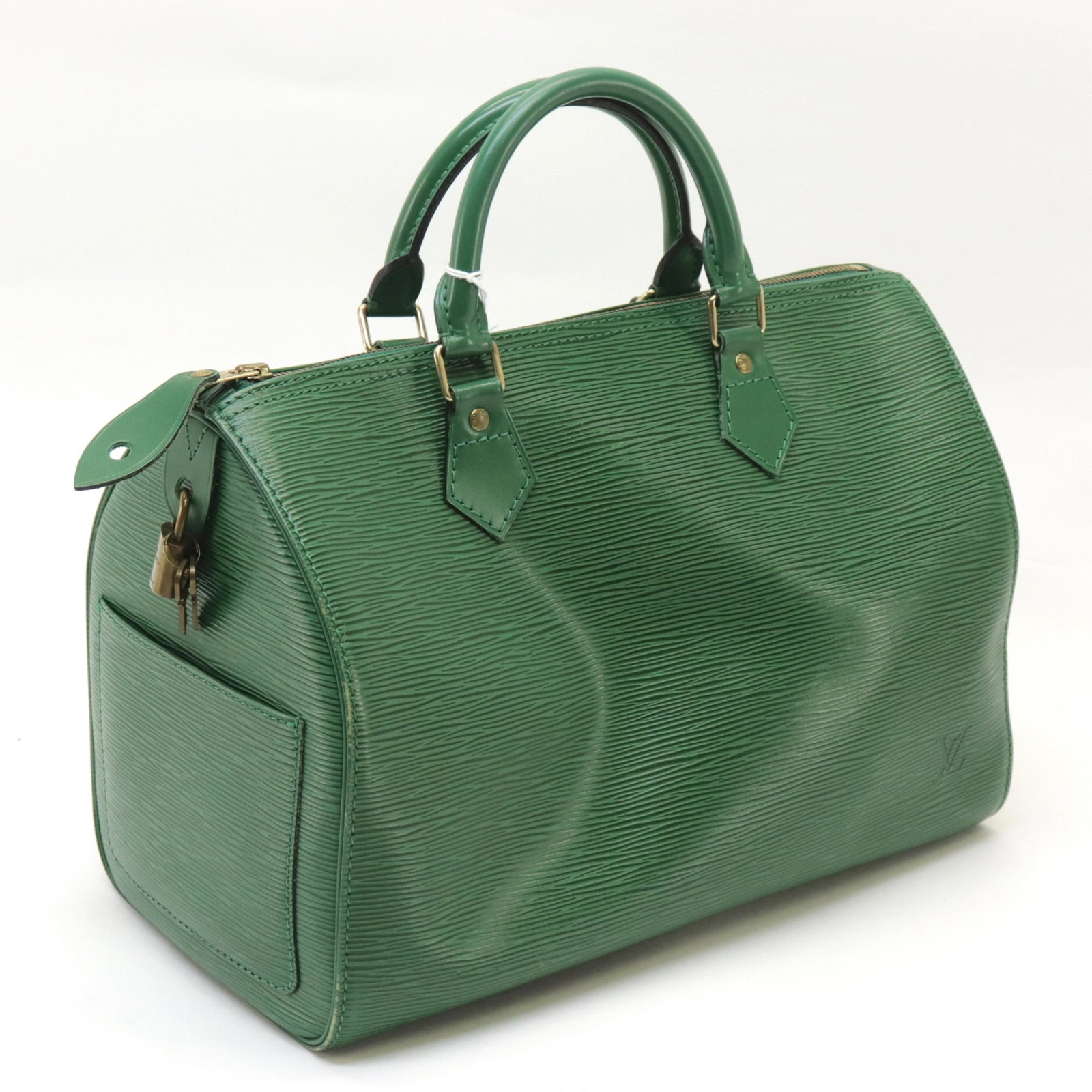Louis Vuitton - Green Epi Leather Sppedy 30: Louis Vuitton Speedy 30 in green epi leather, unlined with black slip pocket. Date code VI1922. Includes lock and keys. Dimensions: 32x22x18cm