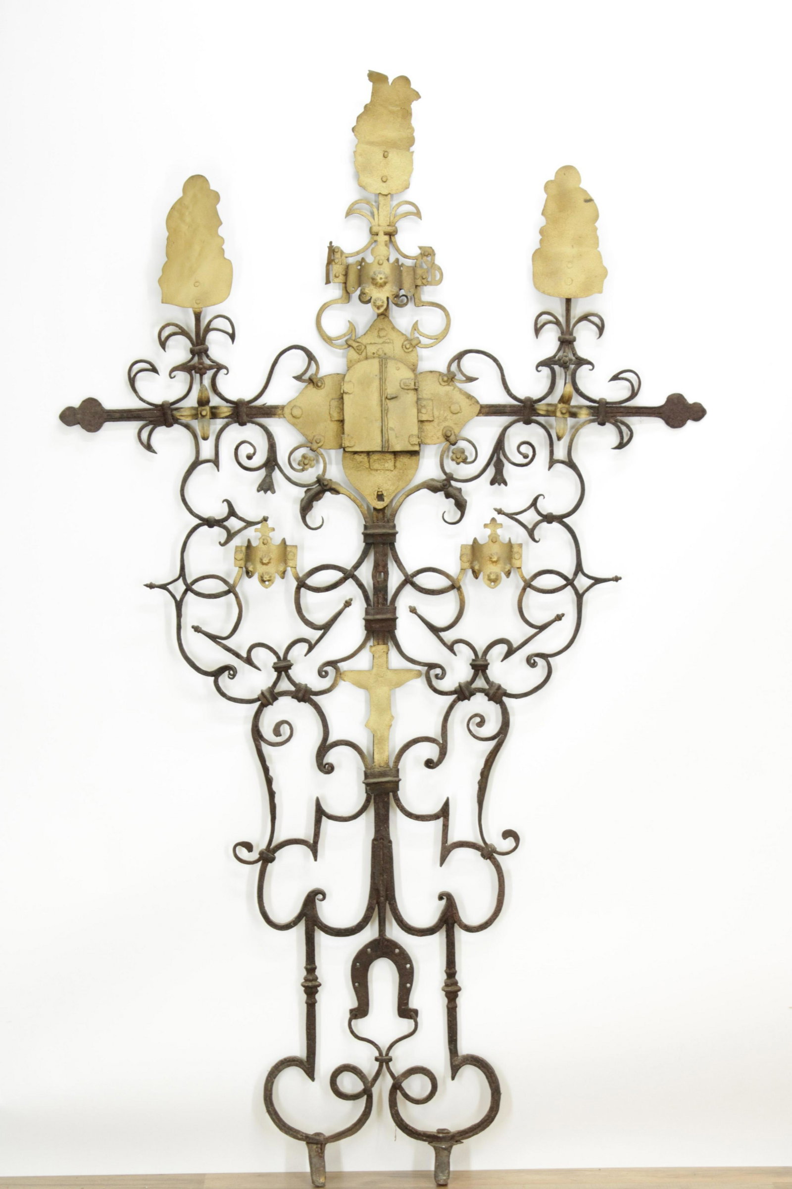 Spanish Baroque Shrine, 17th/18th C.: Spanish Baroque Gold Painted Polychromed Wrought Iron Shrine, 17th/18th C., possibly Colonial (RIJO877)(MS) Dimensions: 81" H x 47" W Property From the Estate of Richard I Johnson (1925-2020), Chestnu