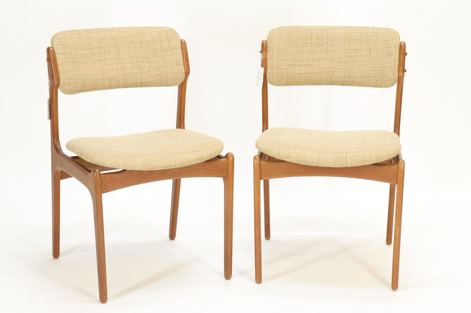 Four Danish Modern Teak Chairs - Buch, Mobilier (1 of 5)