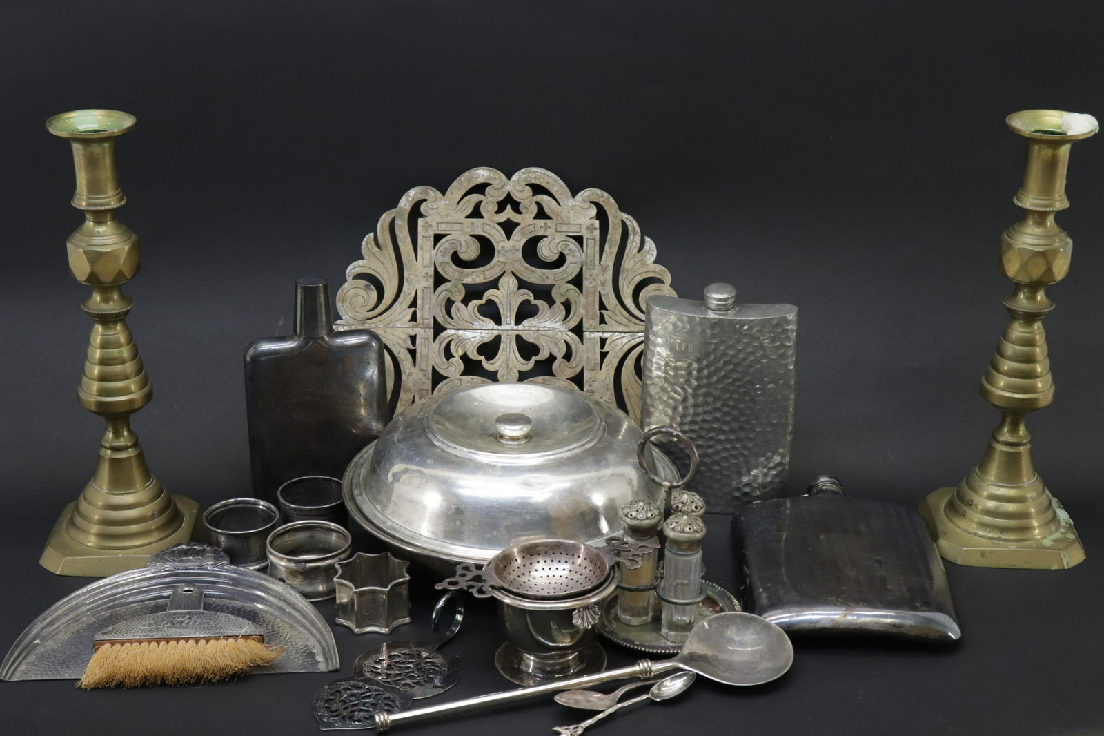 Tabletop silverplate,Au Bon Marche Trivet (1 of 5)