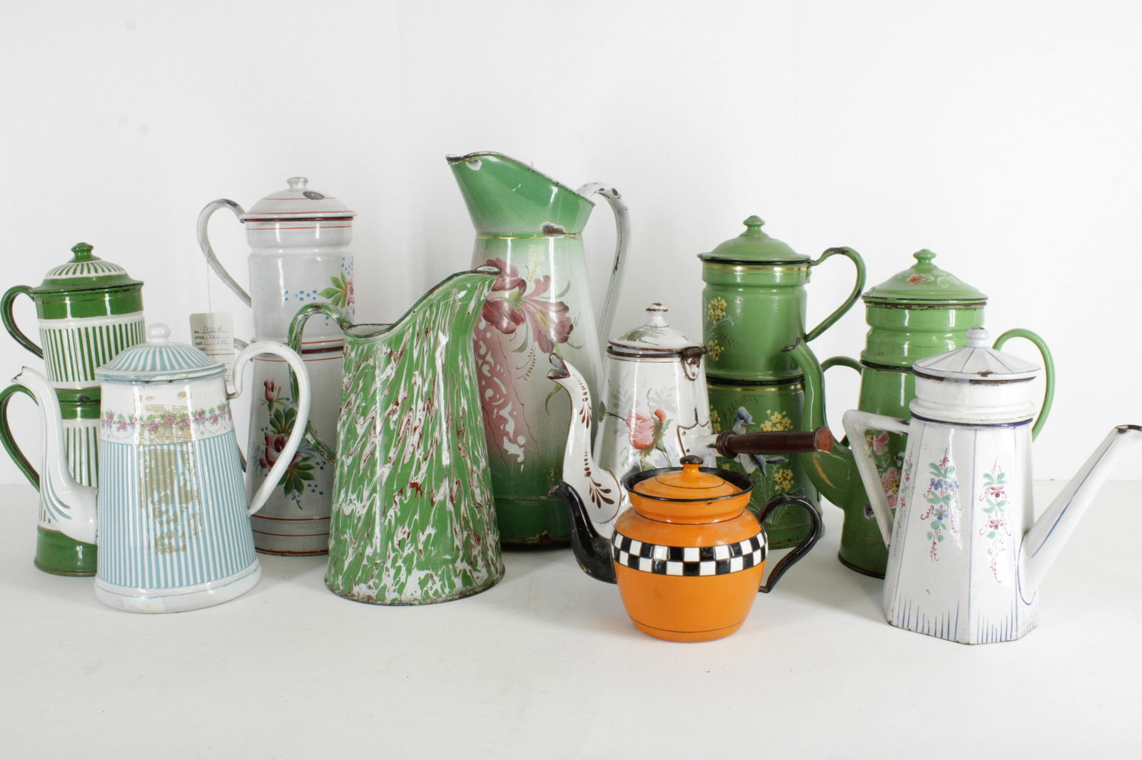 10 Vintage Enamel Ware Items (1 of 4)