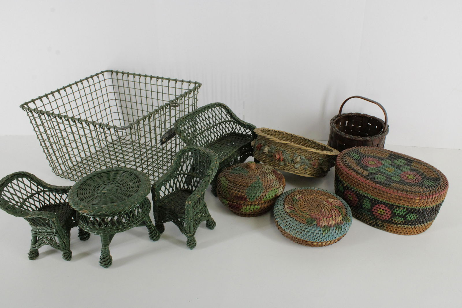 Baskets & Wicker Furniture (1 of 3)