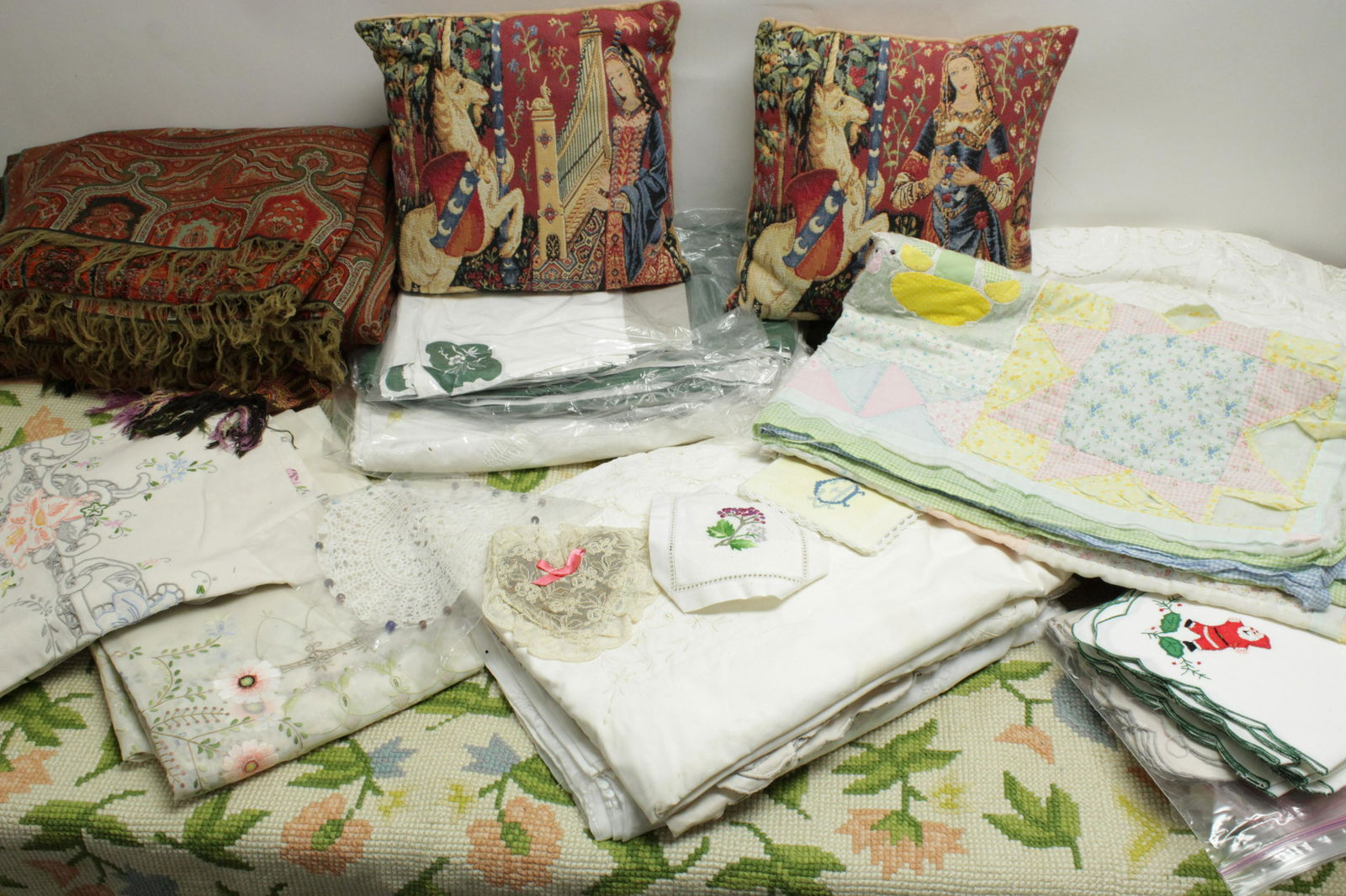 Assorted Vintage Table Linens, Paisley Covers (1 of 13)