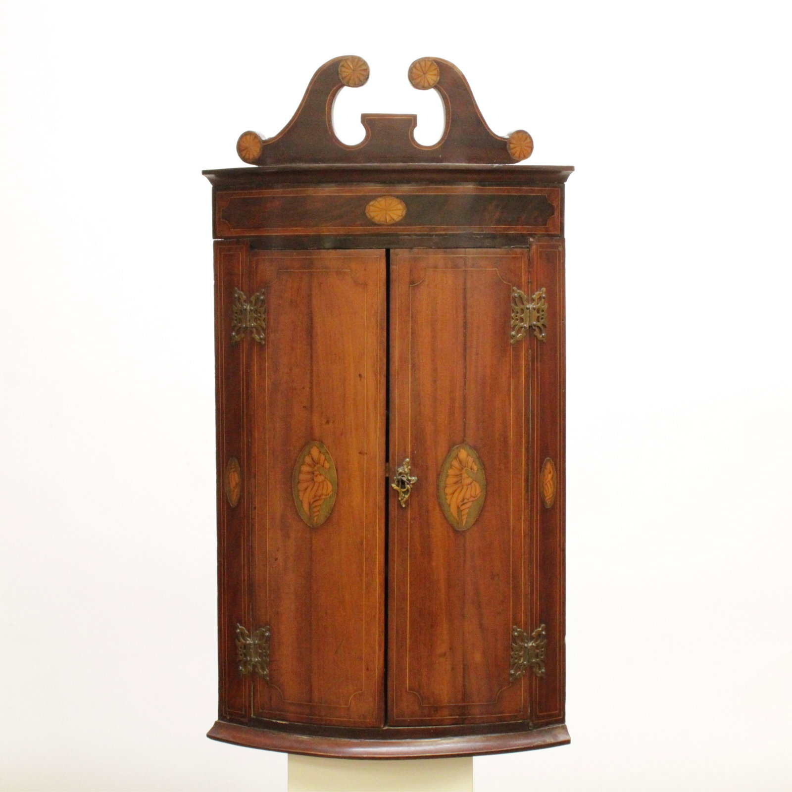 Edwardian Inlaid Hanging Corner Cabinet: Edwardian Inlaid Mahogany Hanging Corner Cabinet (BECK493)(MS) Dimensions: 36 1/4" H x 19 1/4" W x 12" D Property from a Park Avenue Estate