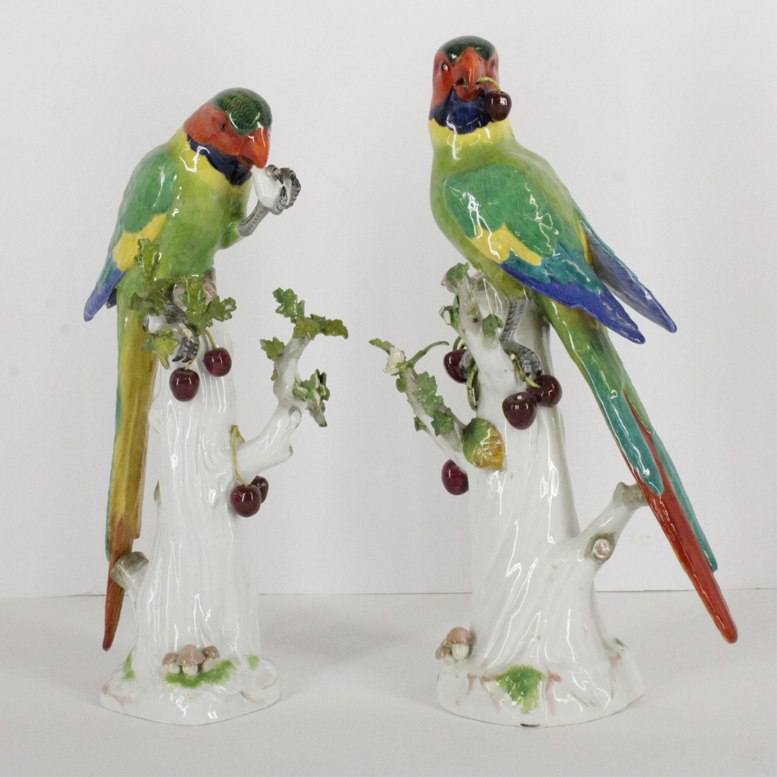 Pair Meissen Porcelain Parrots (1 of 12)