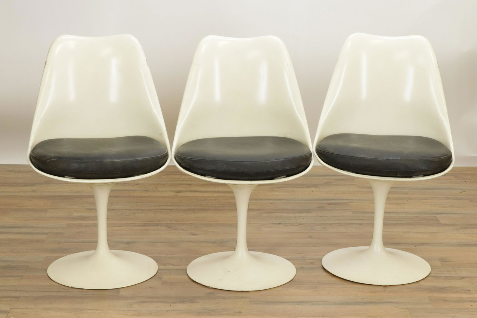 3 Eero Saarinen for Knoll Tulip Chairs, 1985 (1 of 12)