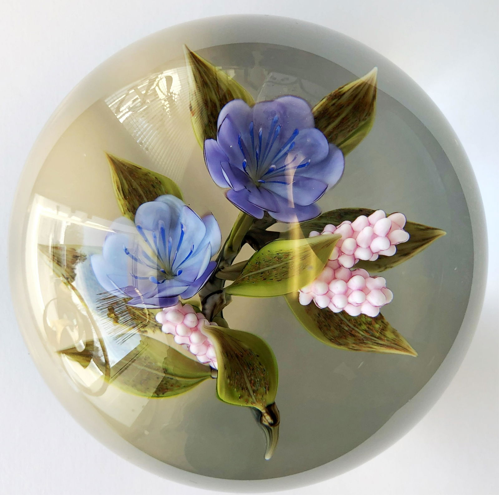 Victor Trabucco Flower Bouquet Paperweight (1 of 4)