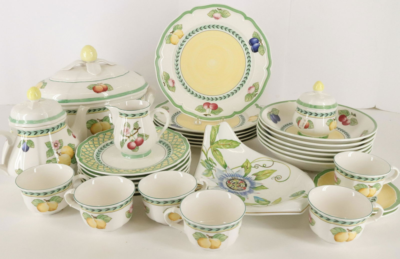 Villeroy & Boch Partial Dinner Svc & Others (1 of 4)