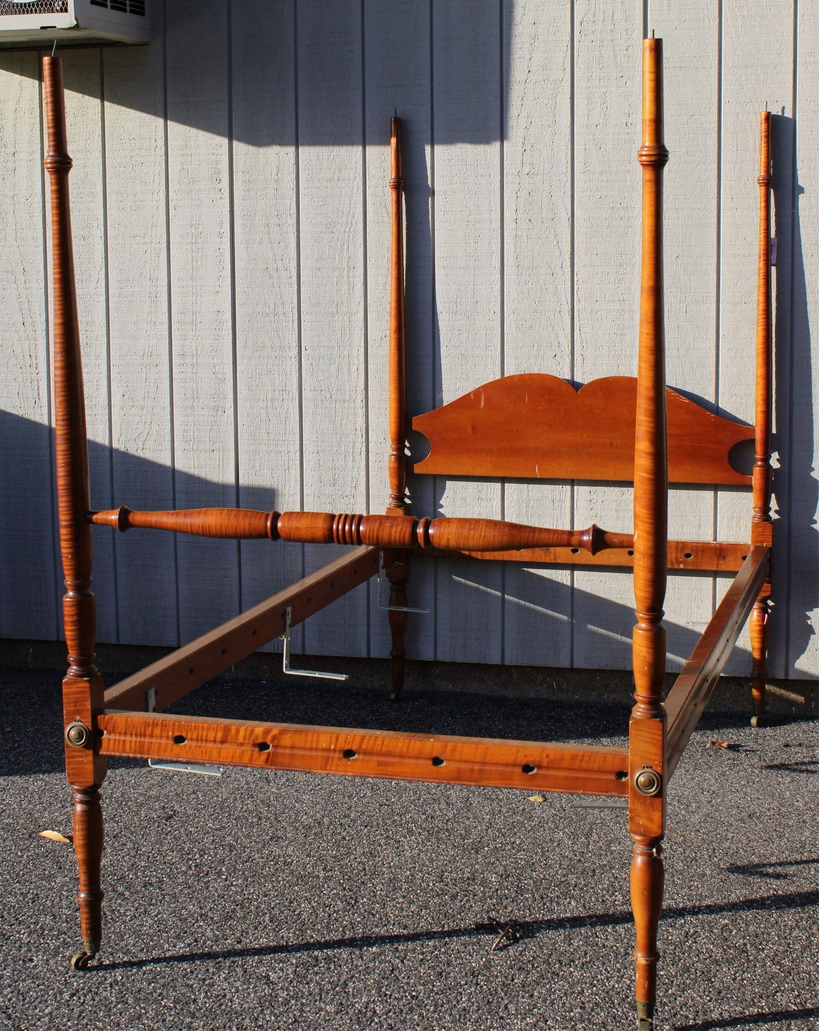 Federal Curley Maple 4-Post Bed, 3/4 Size (1 of 4)