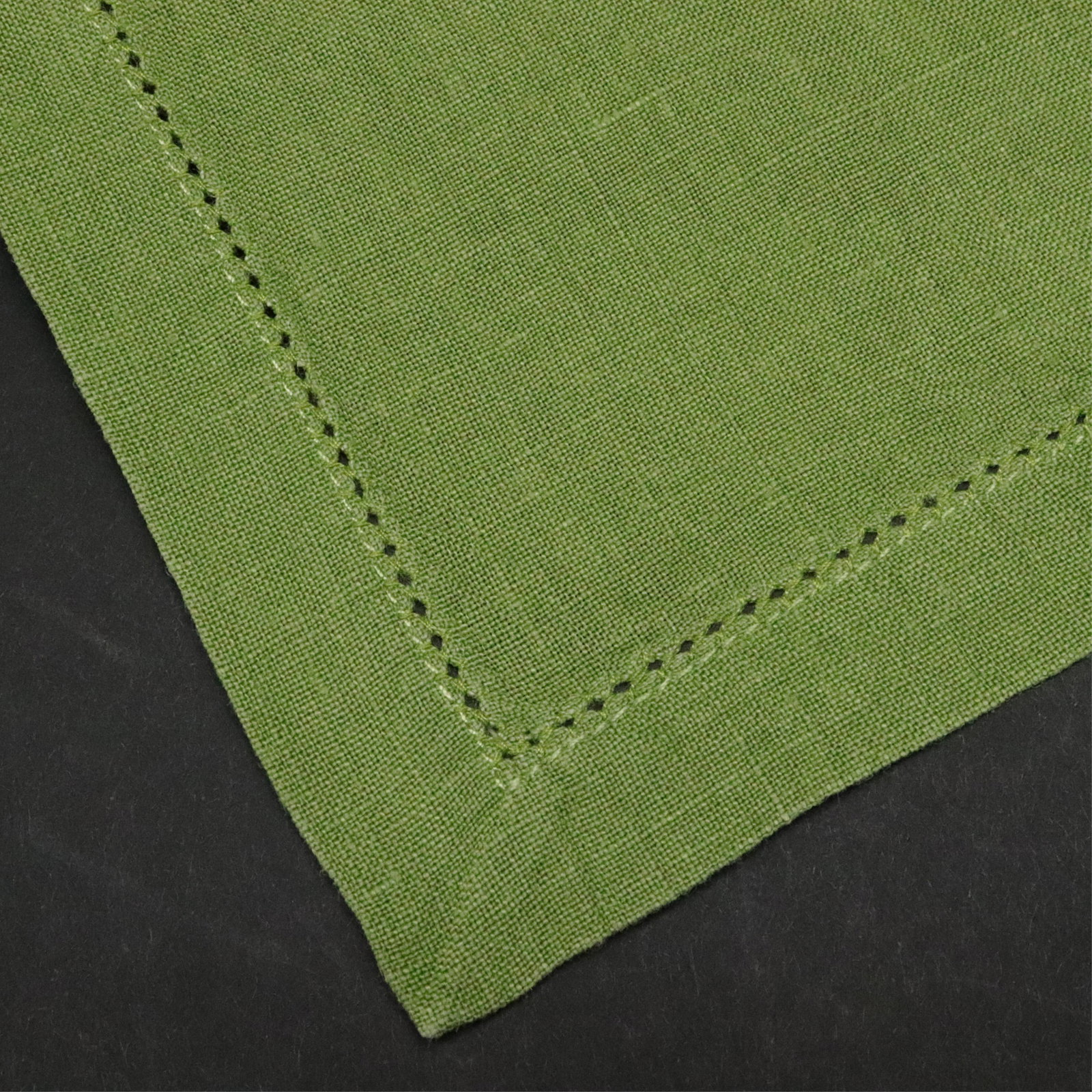 Alexandre Turpault Florence Linen Napkins: Set of 18 Alexandre Turpault Florence 100% linen napkins in the plane tree color - each tagged. Made in France. Retails for €360 Dimensions:Each 18" x 18", 45 x 45 cm Property from a Litchfield, 