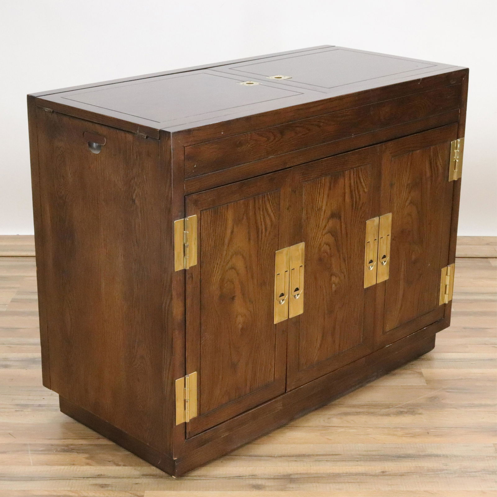 Henredon Brass Mounted Oak Campaign Dry Bar (1 of 7)