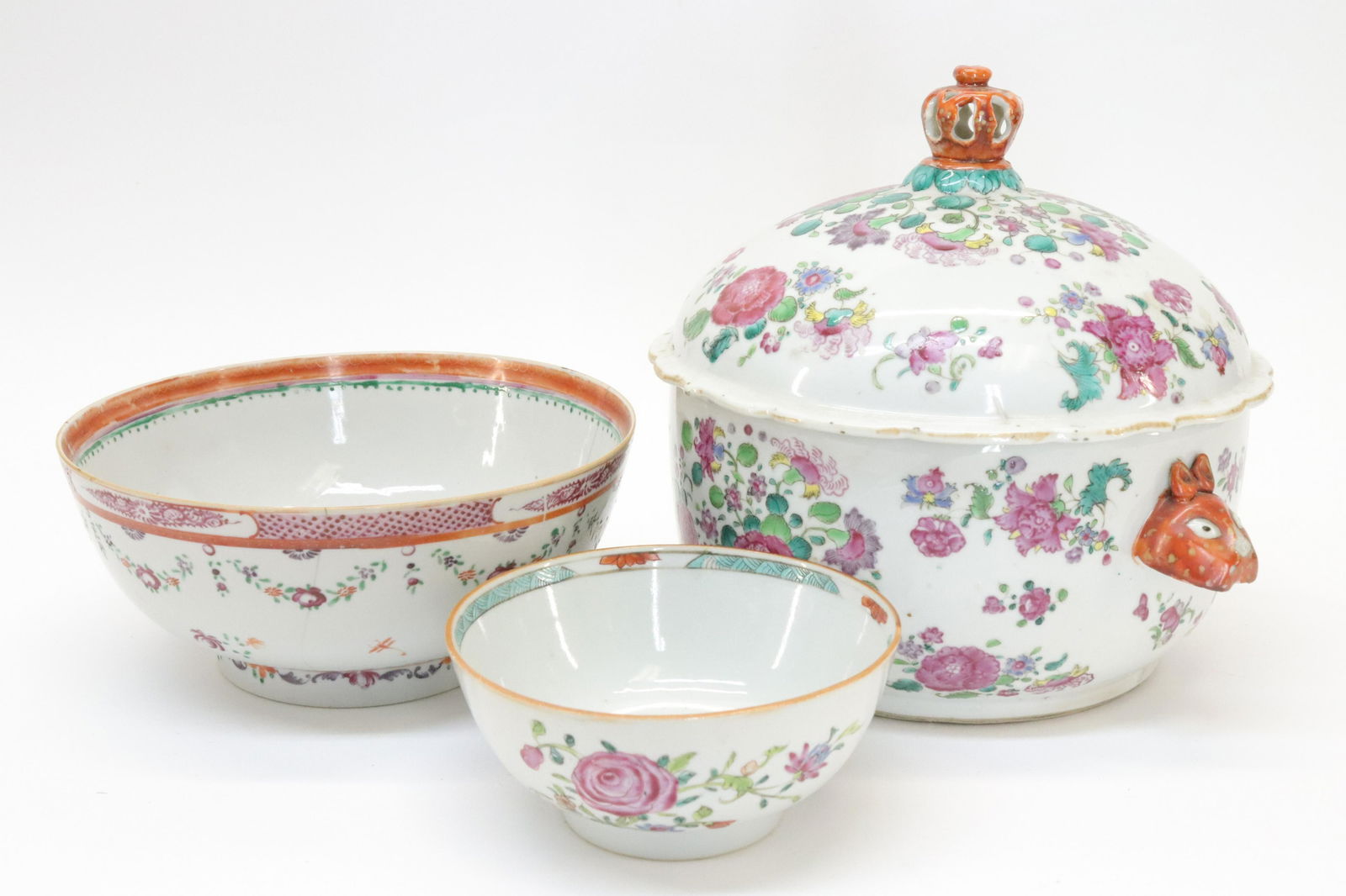 19th century Export Tureen and Two Bowls (1 of 15)