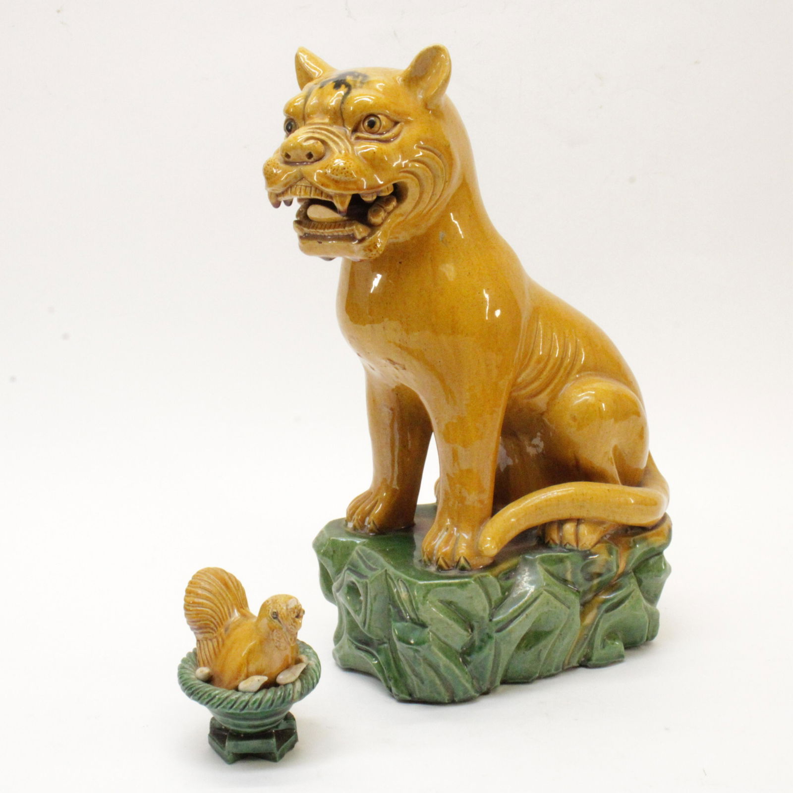 Chinese Sancai Pottery Lion Statue (1 of 10)