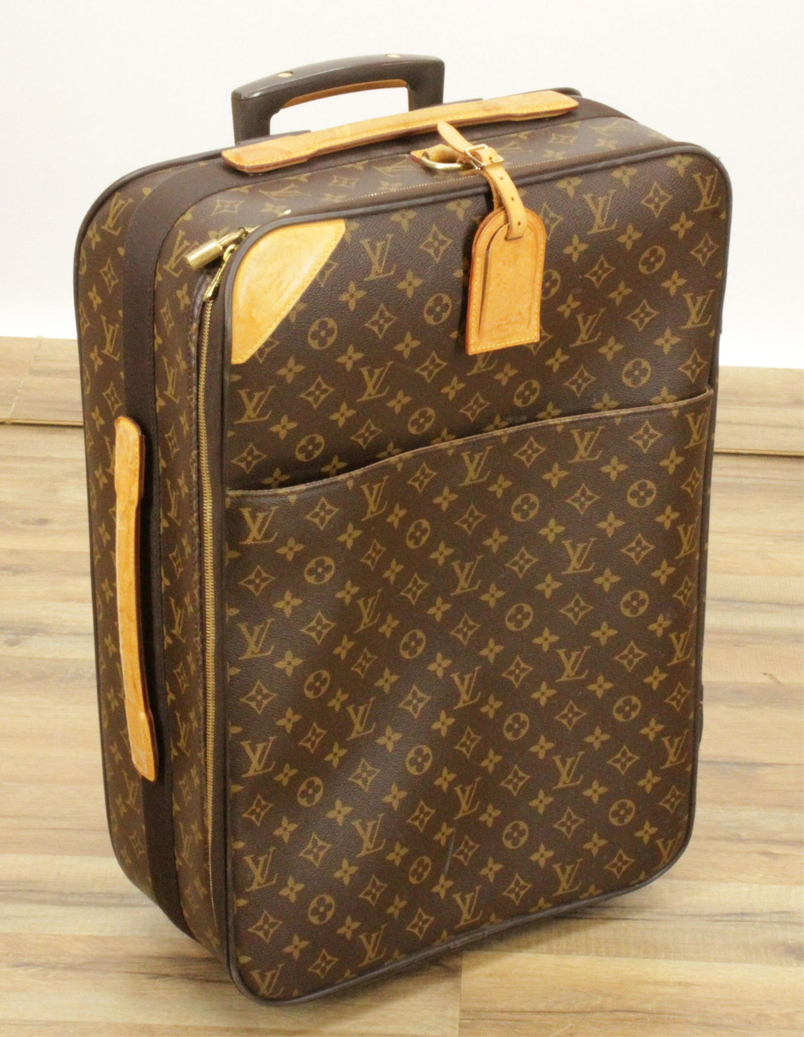 Louis Vuitton Monogram Pegase 55 (1 of 4)