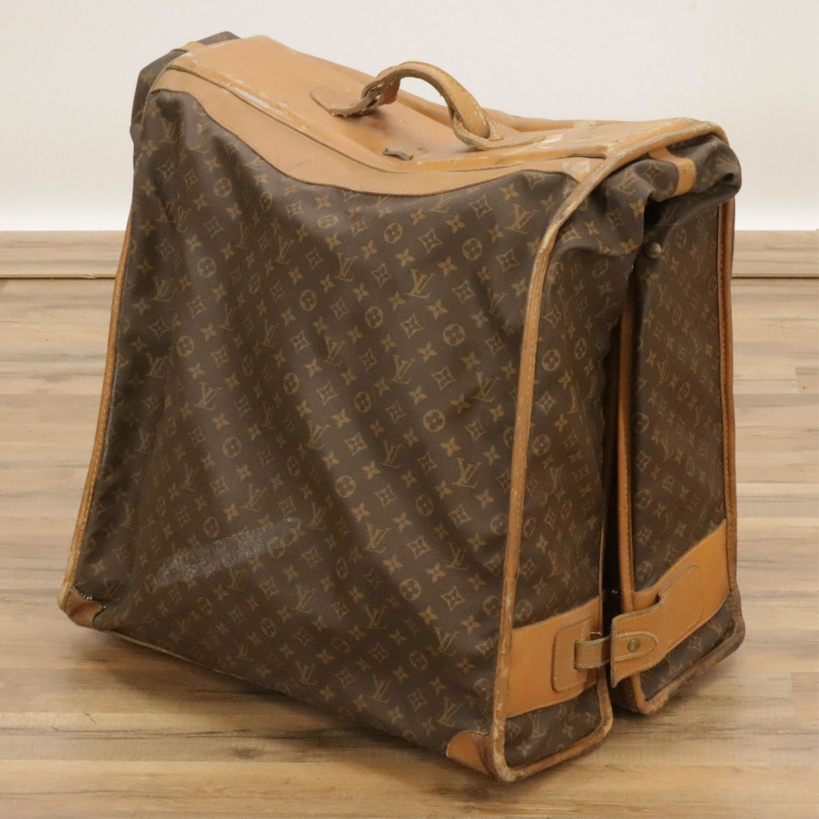 Vintage Louis Vuitton Folding Garment Luggage (1 of 12)