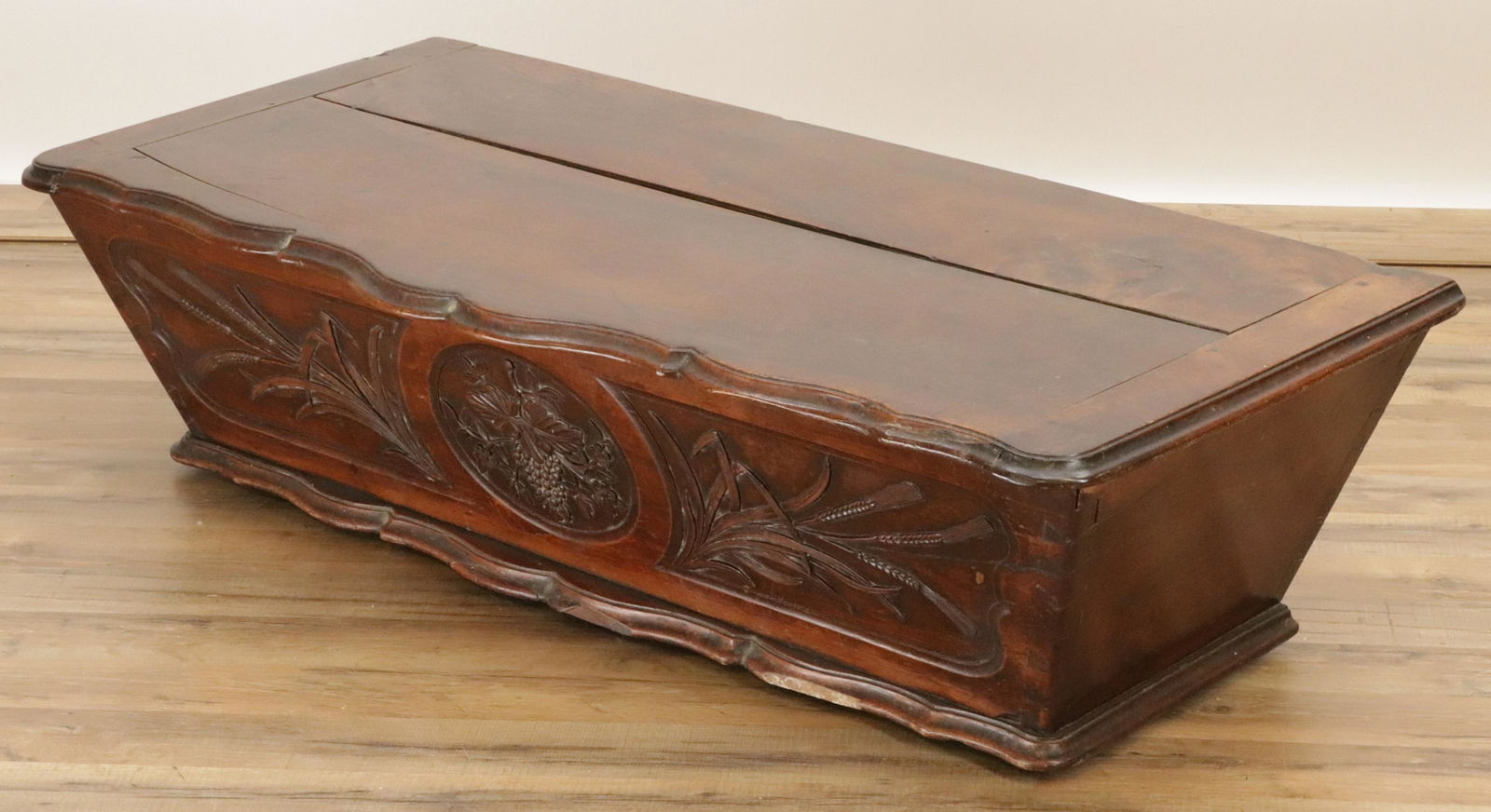 Louis XV Provincial Walnut Dough Bin, 18th C. (1 of 8)
