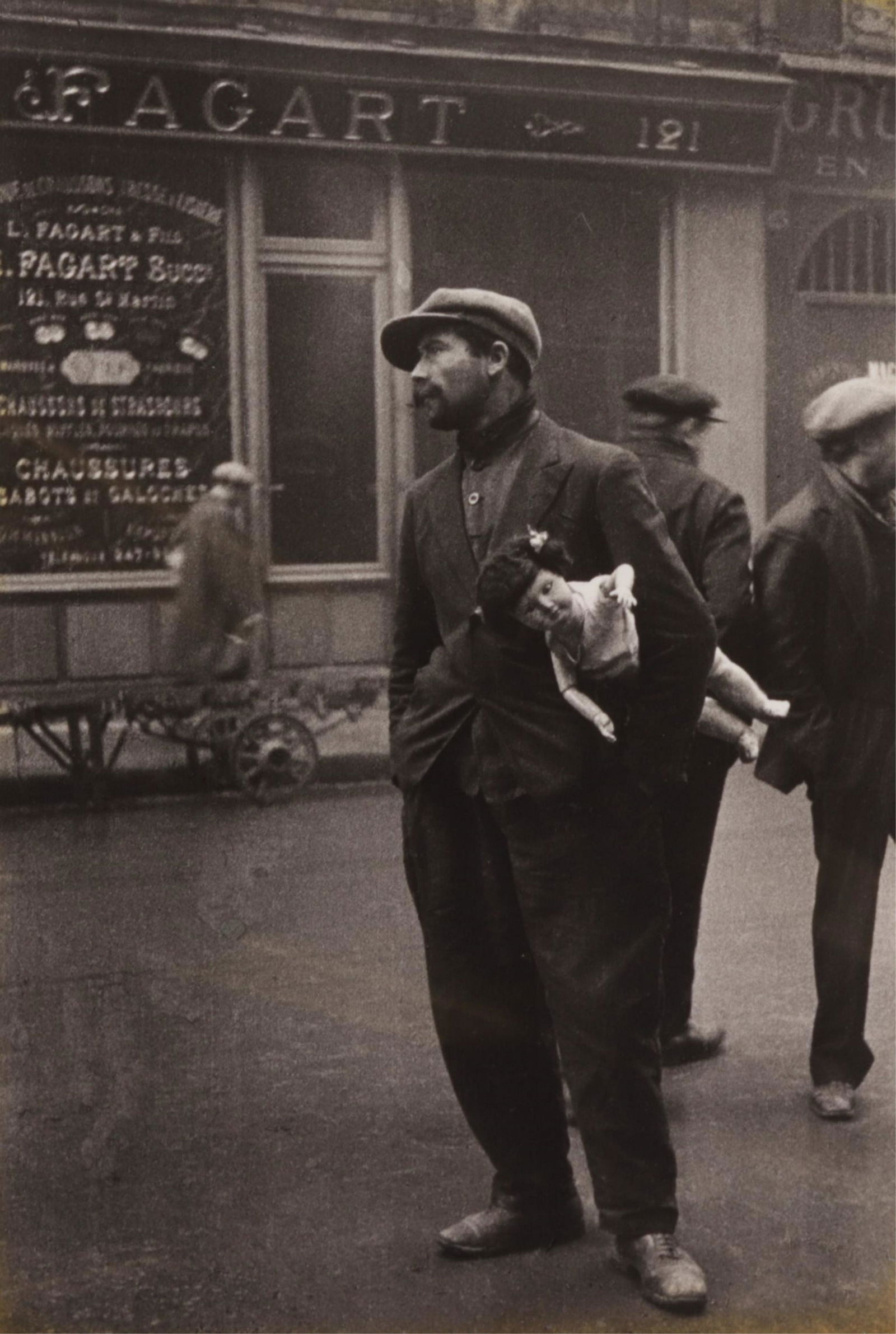 Alfred Eisenstaedt - Destitute Man with Doll (1 of 6)