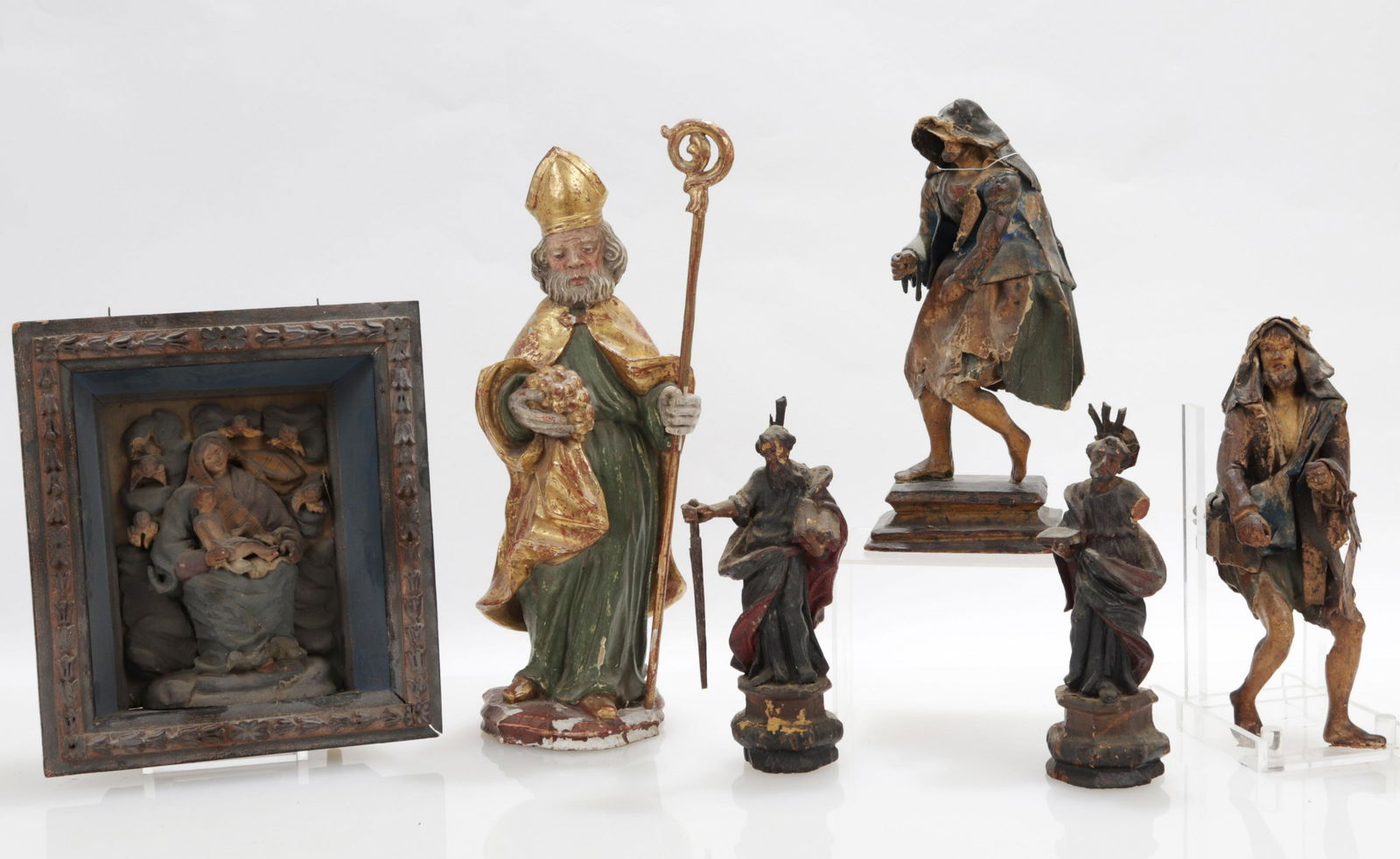 Four Neapolitan Creche Figures, Santos & Diorama (1 of 9)